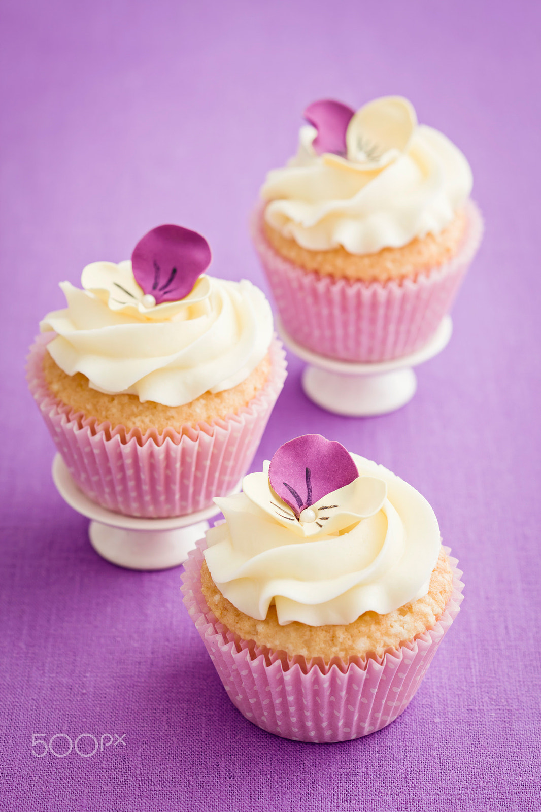 Canon TS-E 90mm F2.8 Tilt-Shift sample photo. Decorated cupcakes photography