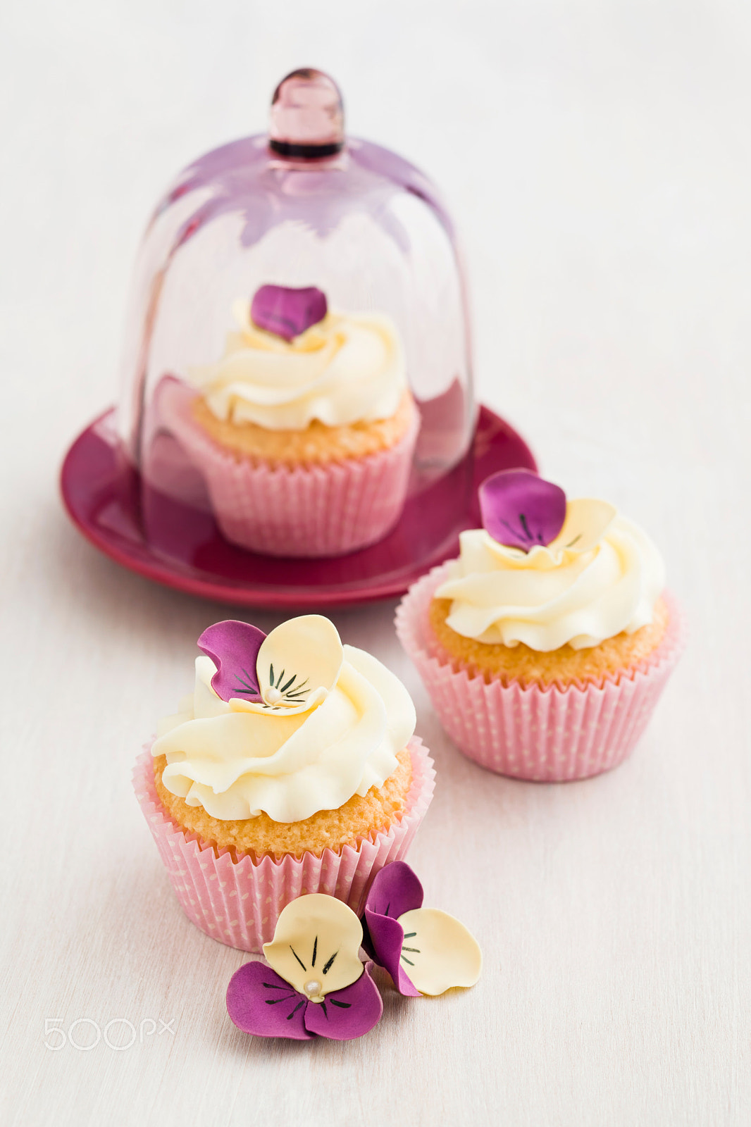 Canon TS-E 90mm F2.8 Tilt-Shift sample photo. Decorated cupcakes photography