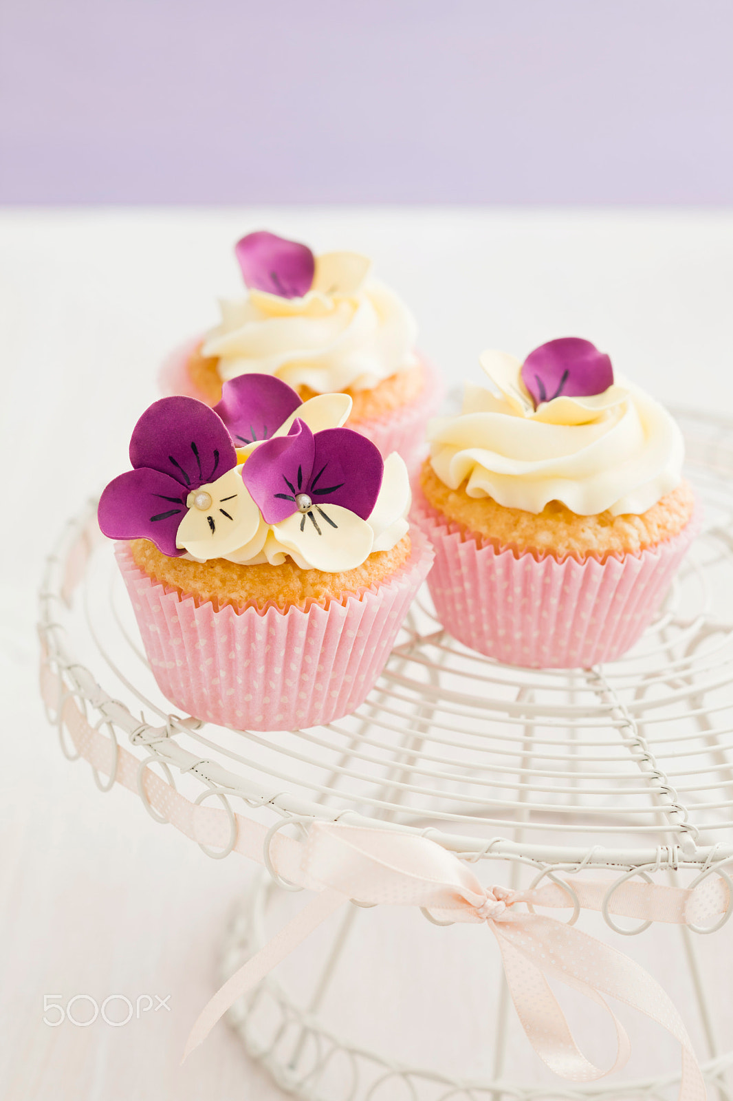 Canon TS-E 90mm F2.8 Tilt-Shift sample photo. Decorated cupcakes photography