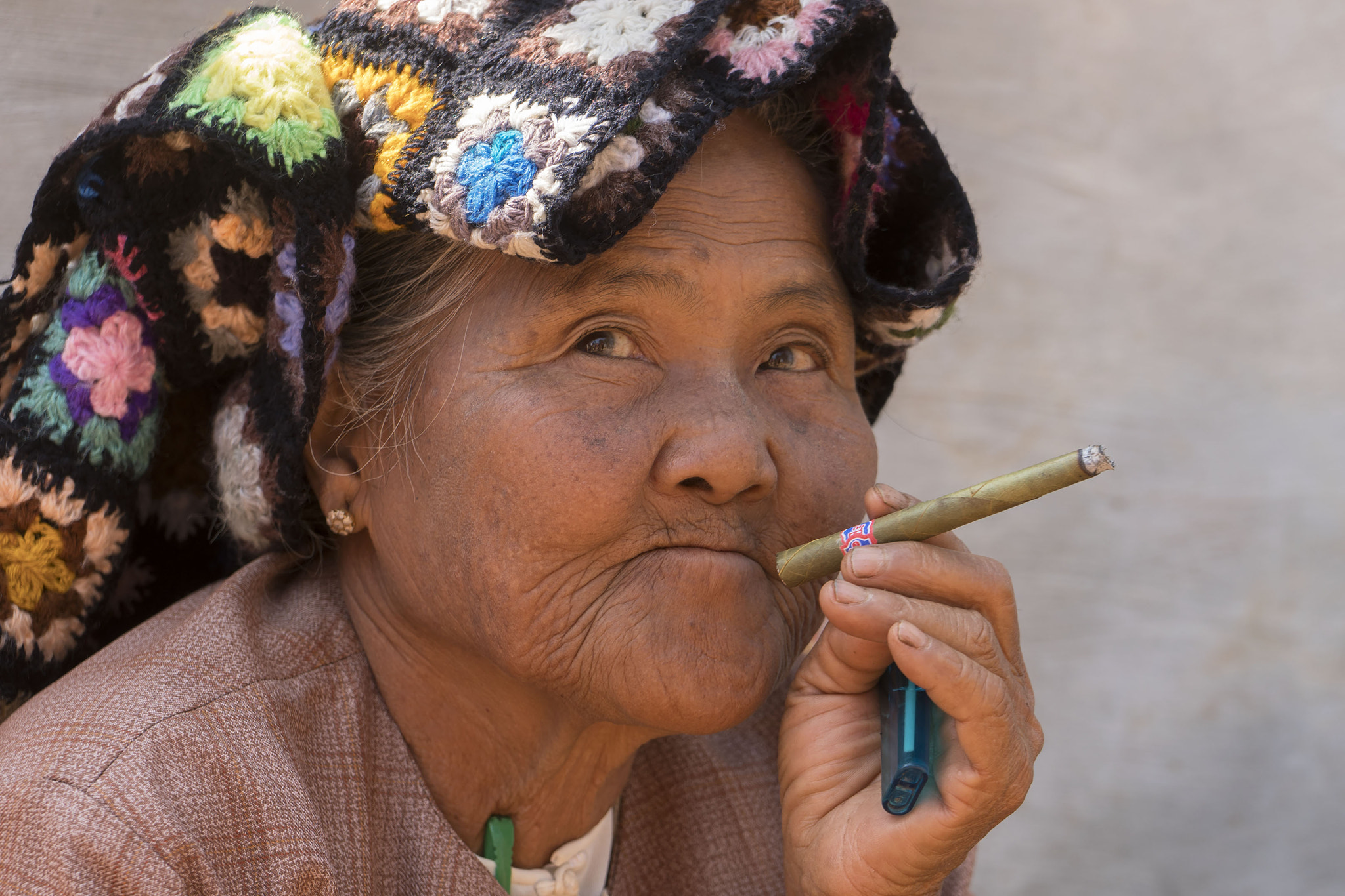 Sony a7R II + Sony Vario-Tessar T* E 16-70mm F4 ZA OSS sample photo. Smoking woman photography