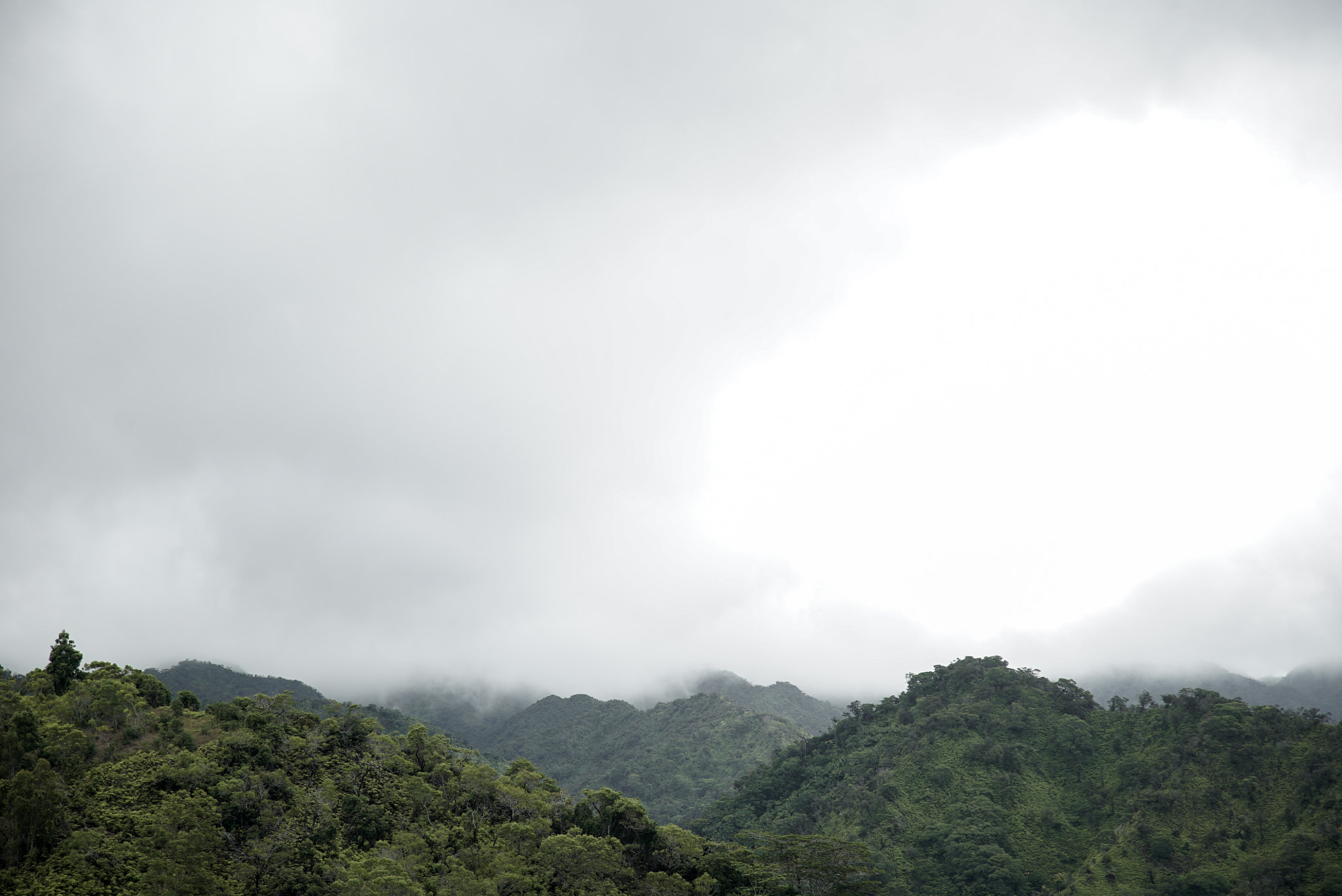 Sony a7S II + 24-105mm F4 G SSM OSS sample photo. Misty mountaintops photography