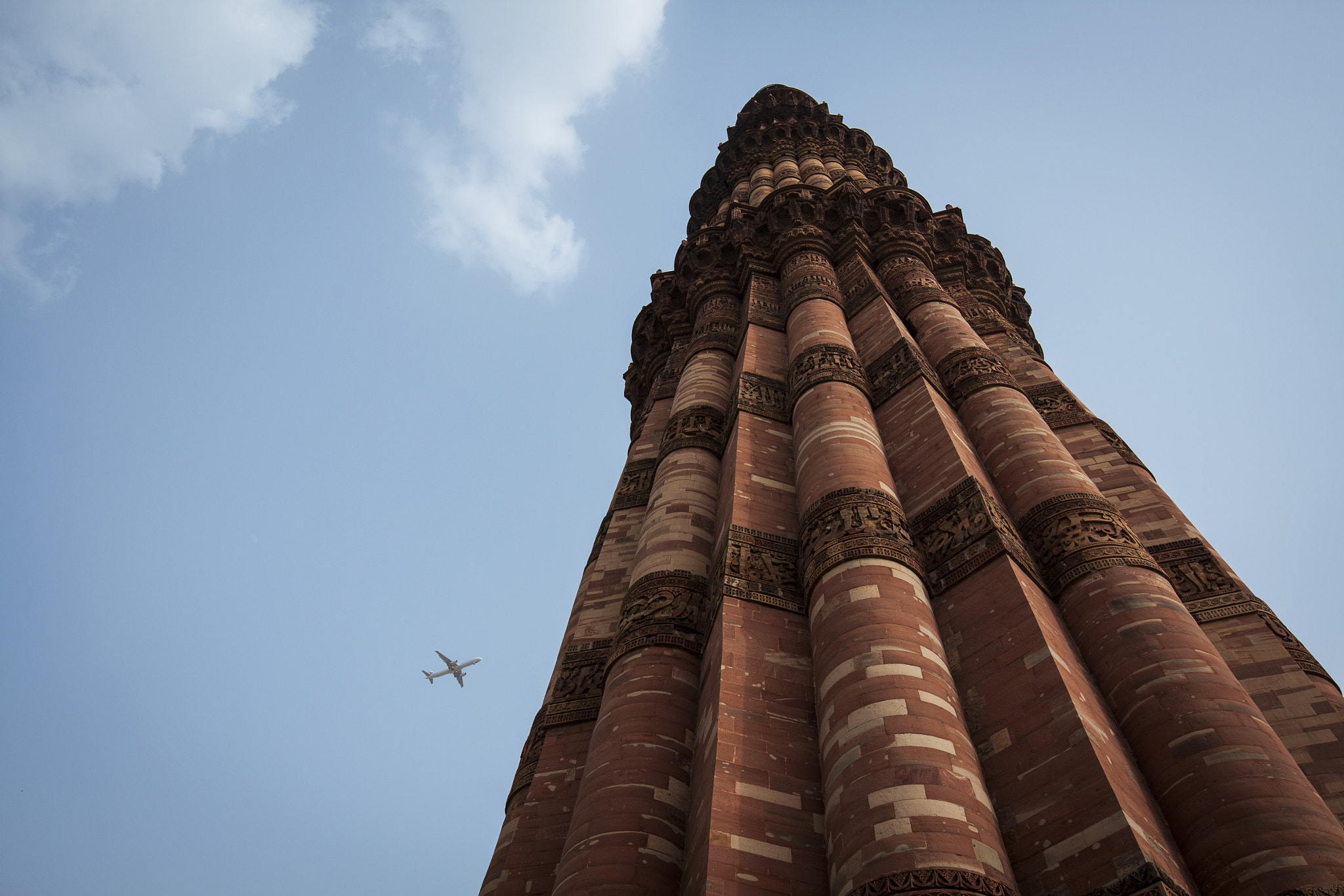 Canon EOS 500D (EOS Rebel T1i / EOS Kiss X3) + Canon EF 16-35mm F4L IS USM sample photo. Qutb minar photography