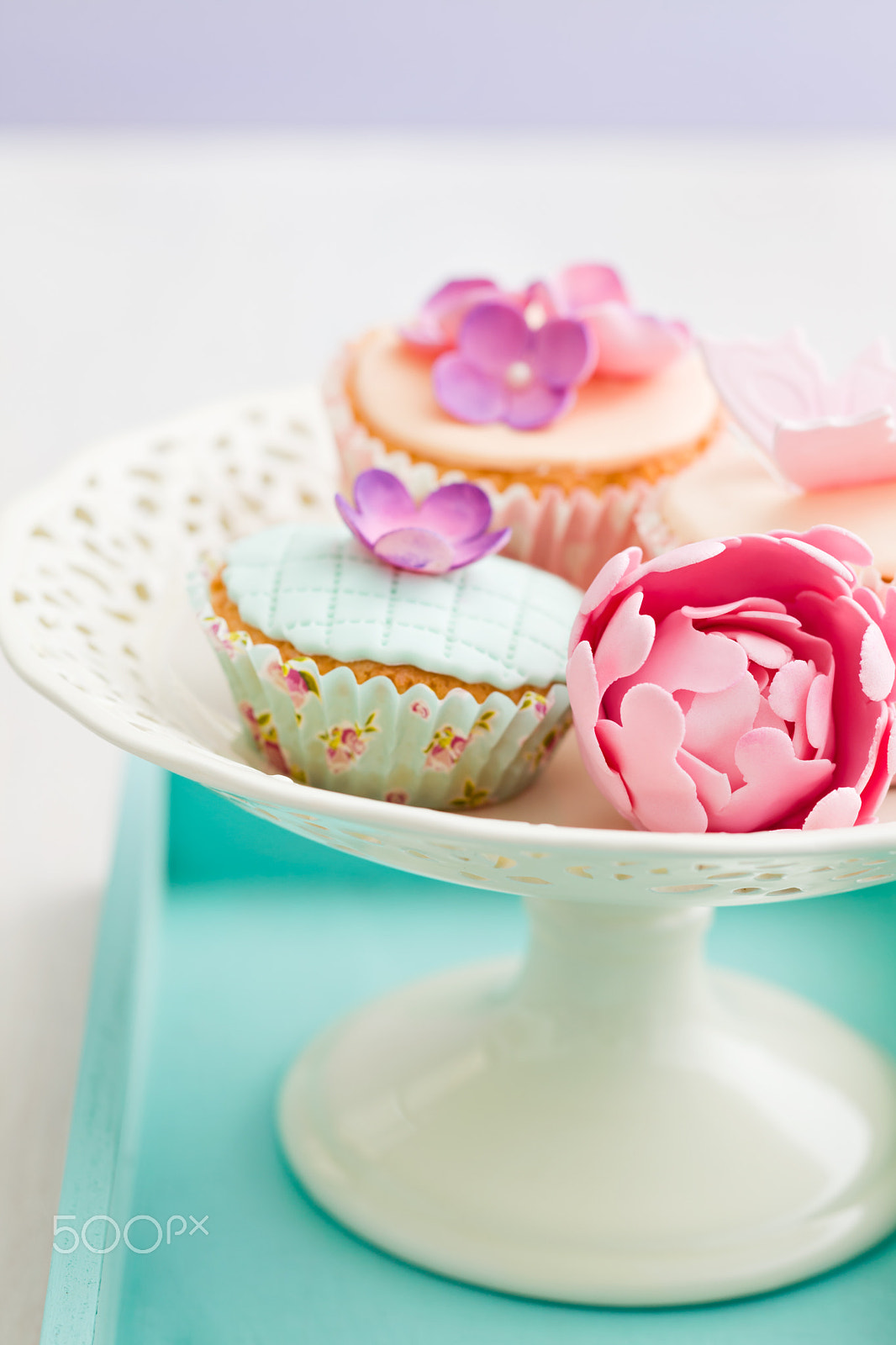 Canon TS-E 90mm F2.8 Tilt-Shift sample photo. Cupcakes with flowers photography