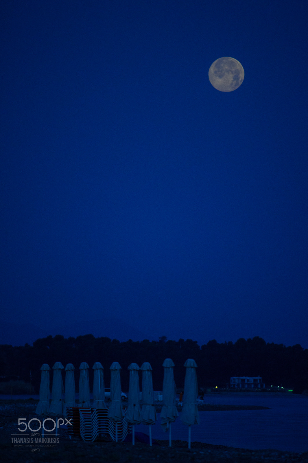 Nikon D3S + AF Nikkor 300mm f/4 IF-ED sample photo. Sunbeds under fulmoon in pefki, north evia, greece photography