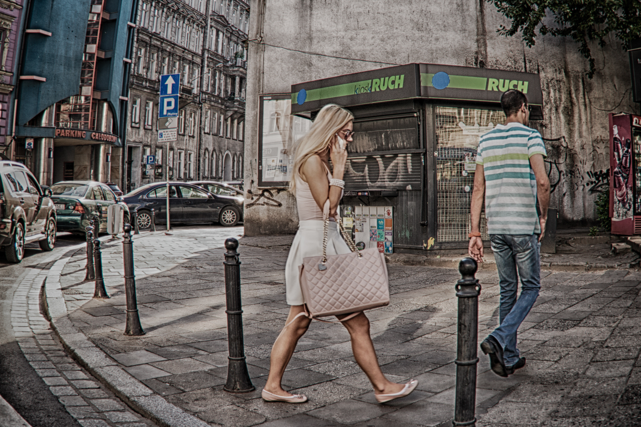 Sony DT 18-250mm F3.5-6.3 sample photo. Street photography