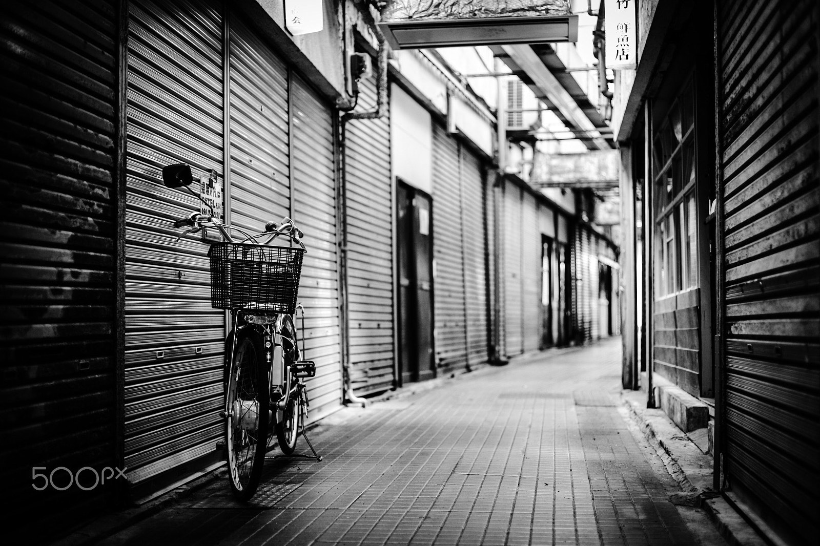 Canon EF 50mm F1.4 USM sample photo. Quiet street photography