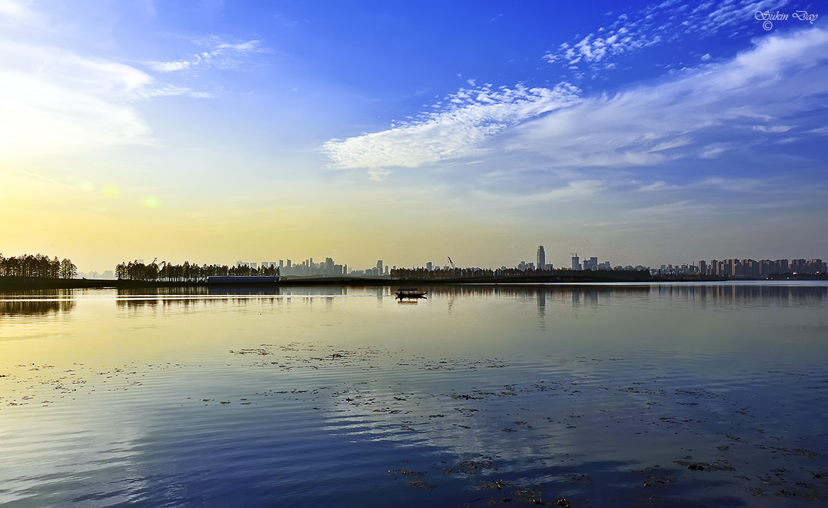 Nikon D7000 + AF Zoom-Nikkor 35-80mm f/4-5.6D sample photo. Between the sky and earth photography