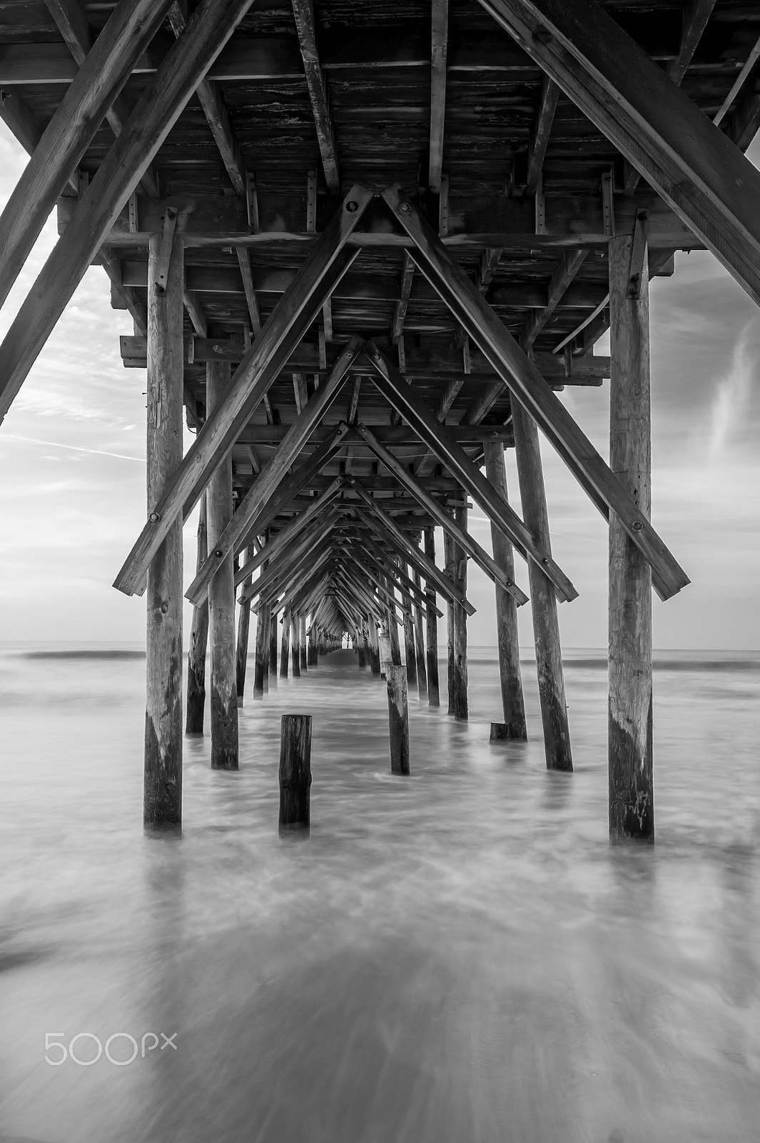Sony Alpha DSLR-A390 + Sony DT 18-55mm F3.5-5.6 SAM sample photo. Pier perspective photography