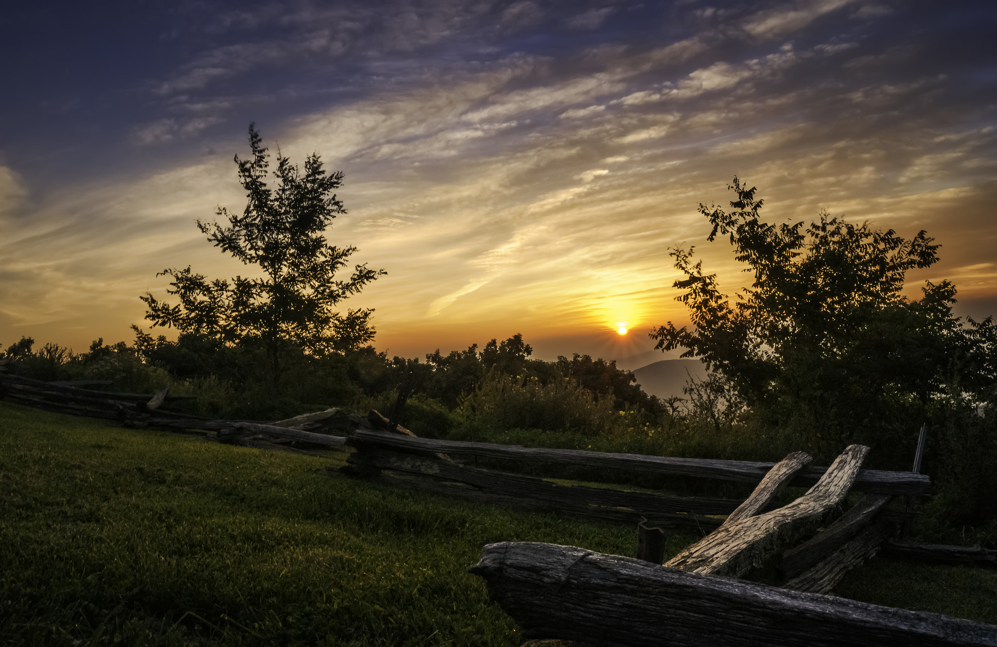 Sony Alpha DSLR-A390 + Sony DT 18-55mm F3.5-5.6 SAM sample photo. Mountaintop sunrise photography