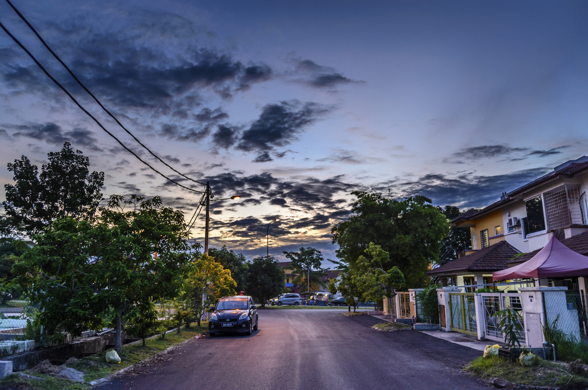 AF Zoom-Nikkor 28-80mm f/3.3-5.6G sample photo. Sunset by the street photography