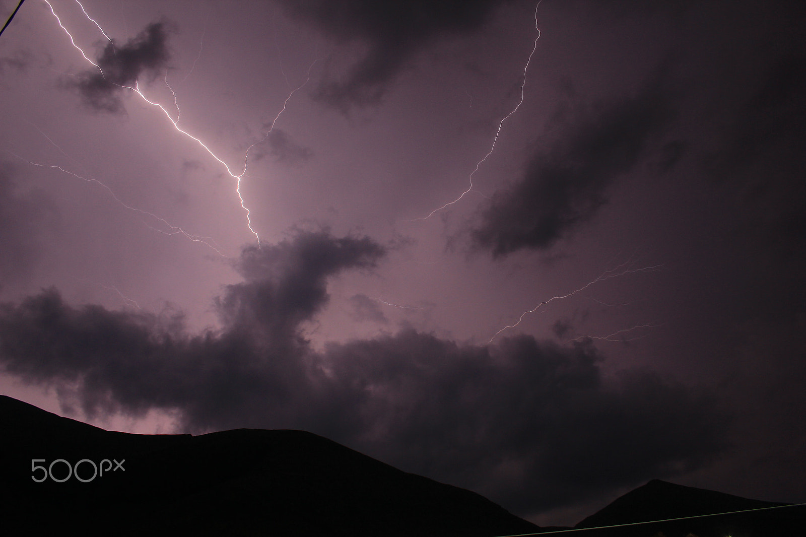 Canon EOS 550D (EOS Rebel T2i / EOS Kiss X4) + Canon EF-S 18-55mm F3.5-5.6 sample photo. Thunderstorm photography