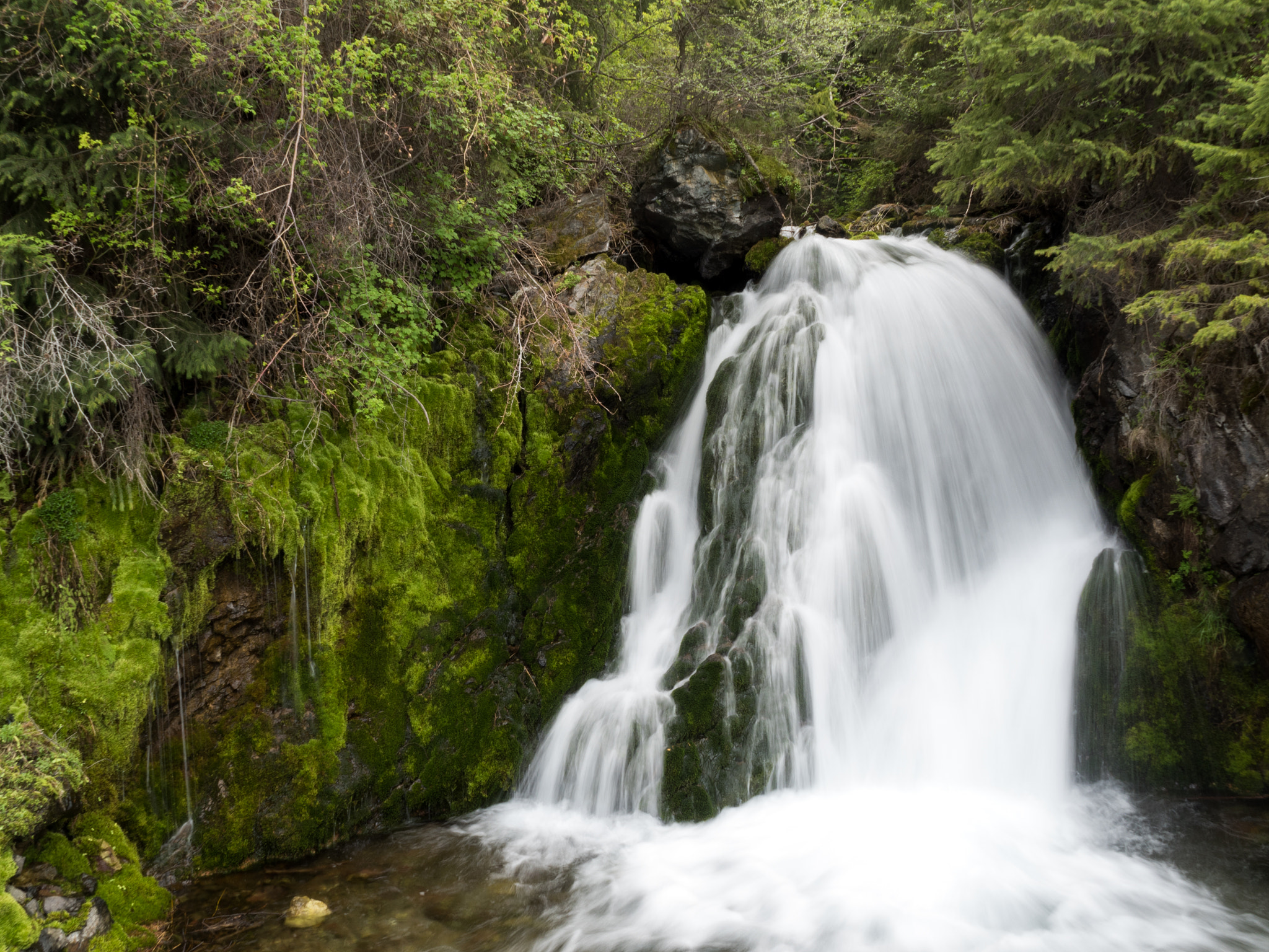 Olympus OM-D E-M5 II sample photo. 小瀑布 二 (small waterfall ii) photography