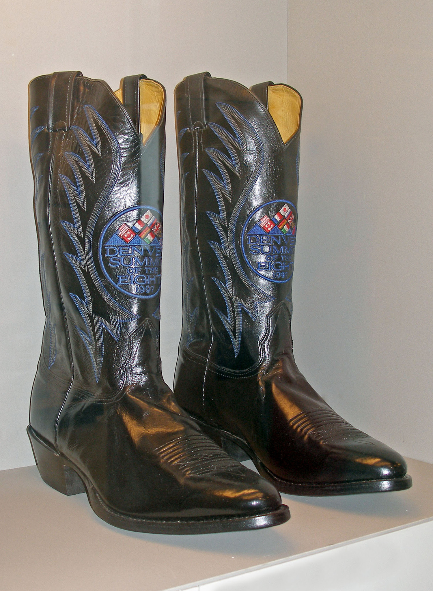 Olympus C70Z,C7000Z sample photo. A pair of cowboy boots from bill clinton photography