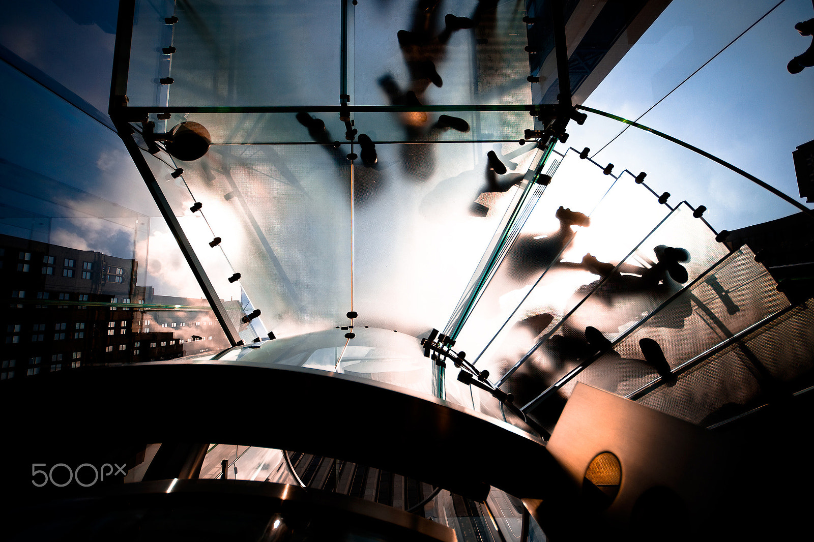 Sigma 10-20mm F4-5.6 EX DC HSM sample photo. Things are looking up - apple store, 5th ave. photography