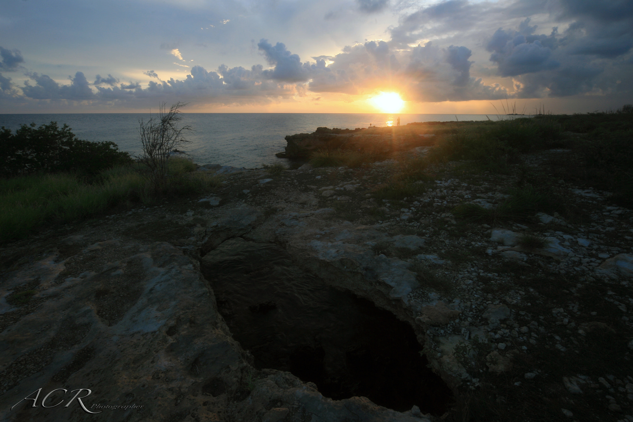 Canon EOS-1D Mark II N + Sigma 12-24mm F4.5-5.6 EX DG Aspherical HSM sample photo. A hole in the earth photography