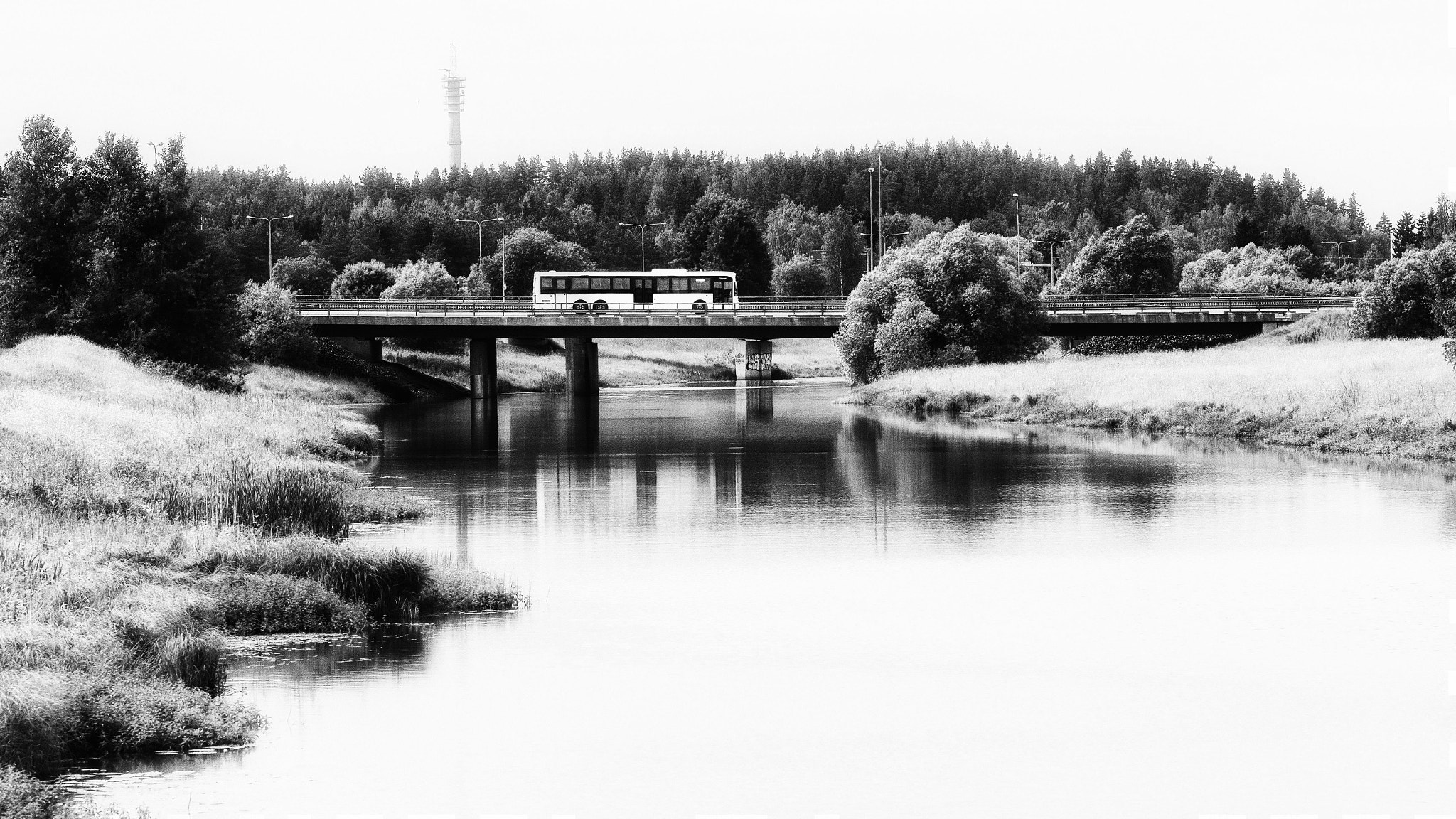 Olympus PEN-F + Olympus M.Zuiko Digital ED 75mm F1.8 sample photo. Bus on a bridge photography