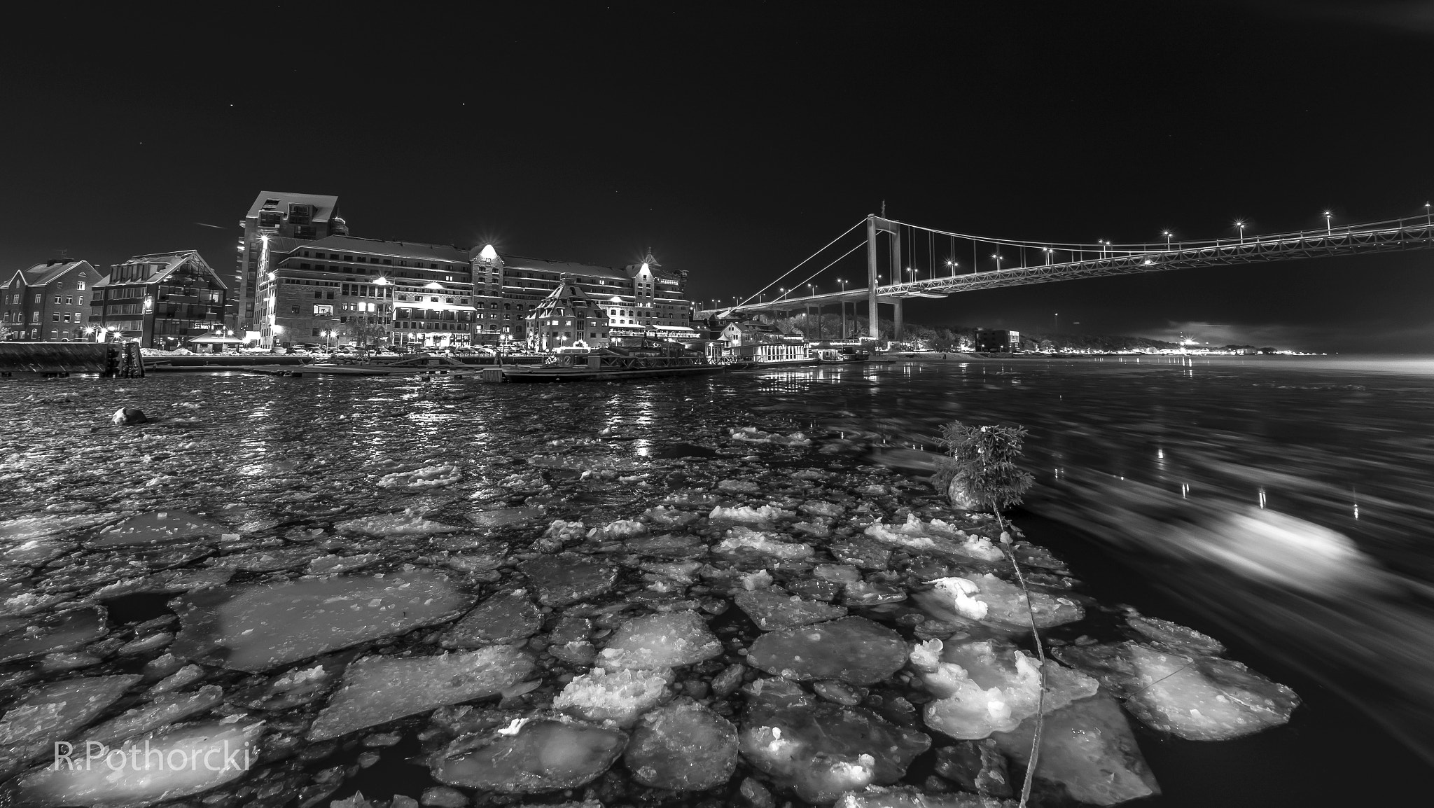 Panasonic Lumix DMC-GX8 + Olympus M.Zuiko Digital ED 7-14mm F2.8 PRO sample photo. Icy river photography