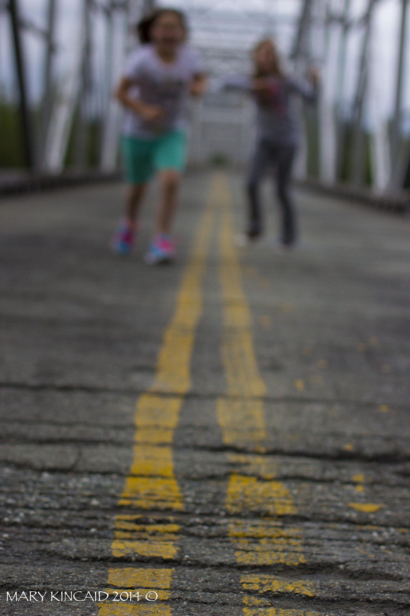 Canon EOS 600D (Rebel EOS T3i / EOS Kiss X5) + Canon EF 50mm F1.4 USM sample photo. Bridge play photography