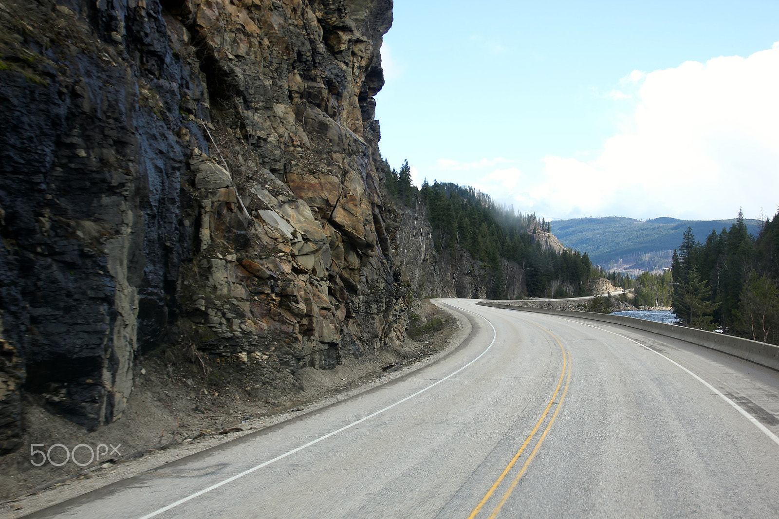 Canon EOS 550D (EOS Rebel T2i / EOS Kiss X4) sample photo. Mountain road photography