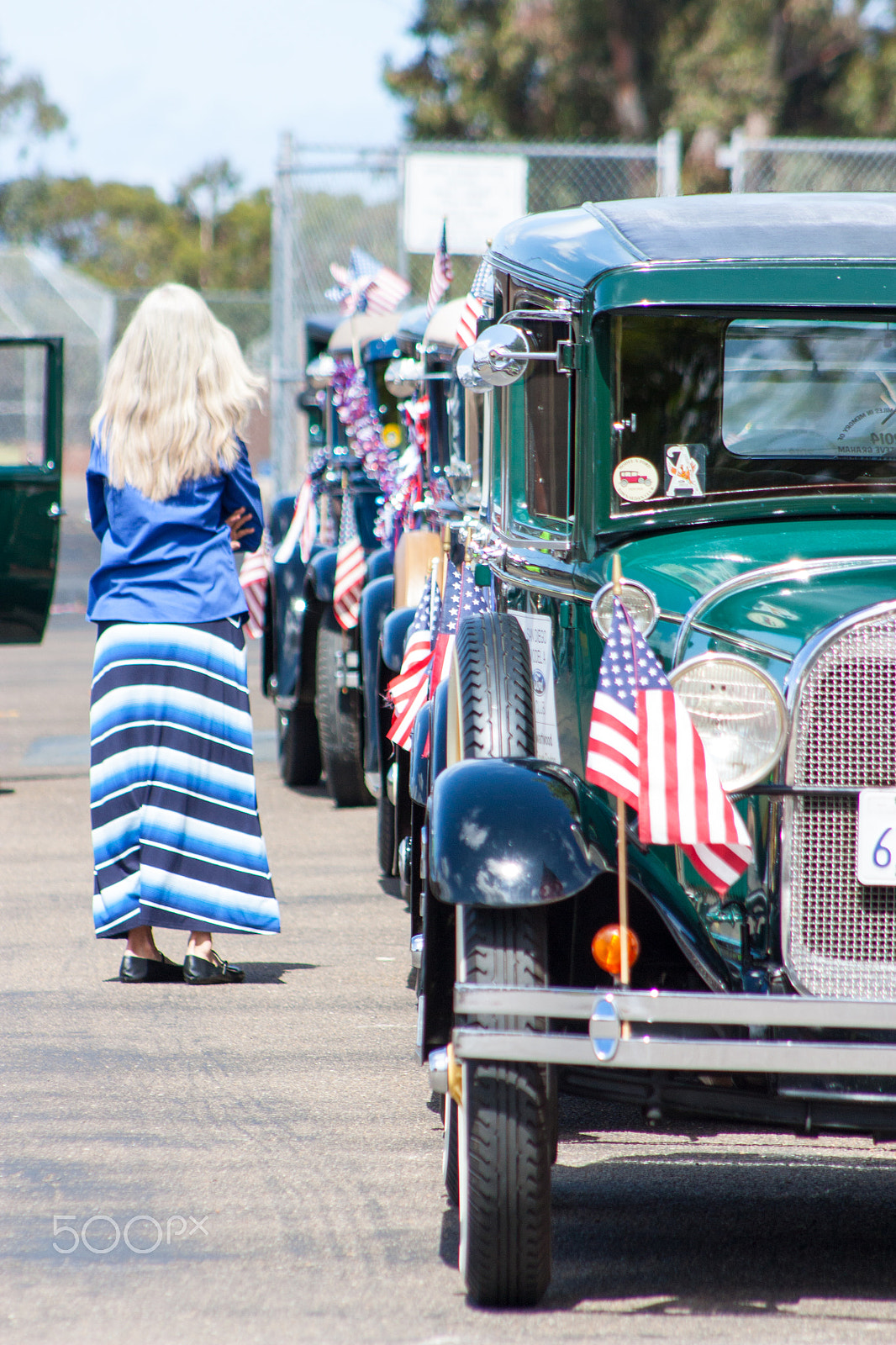 Canon EF 75-300mm f/4-5.6 USM sample photo. Old cars in parade photography