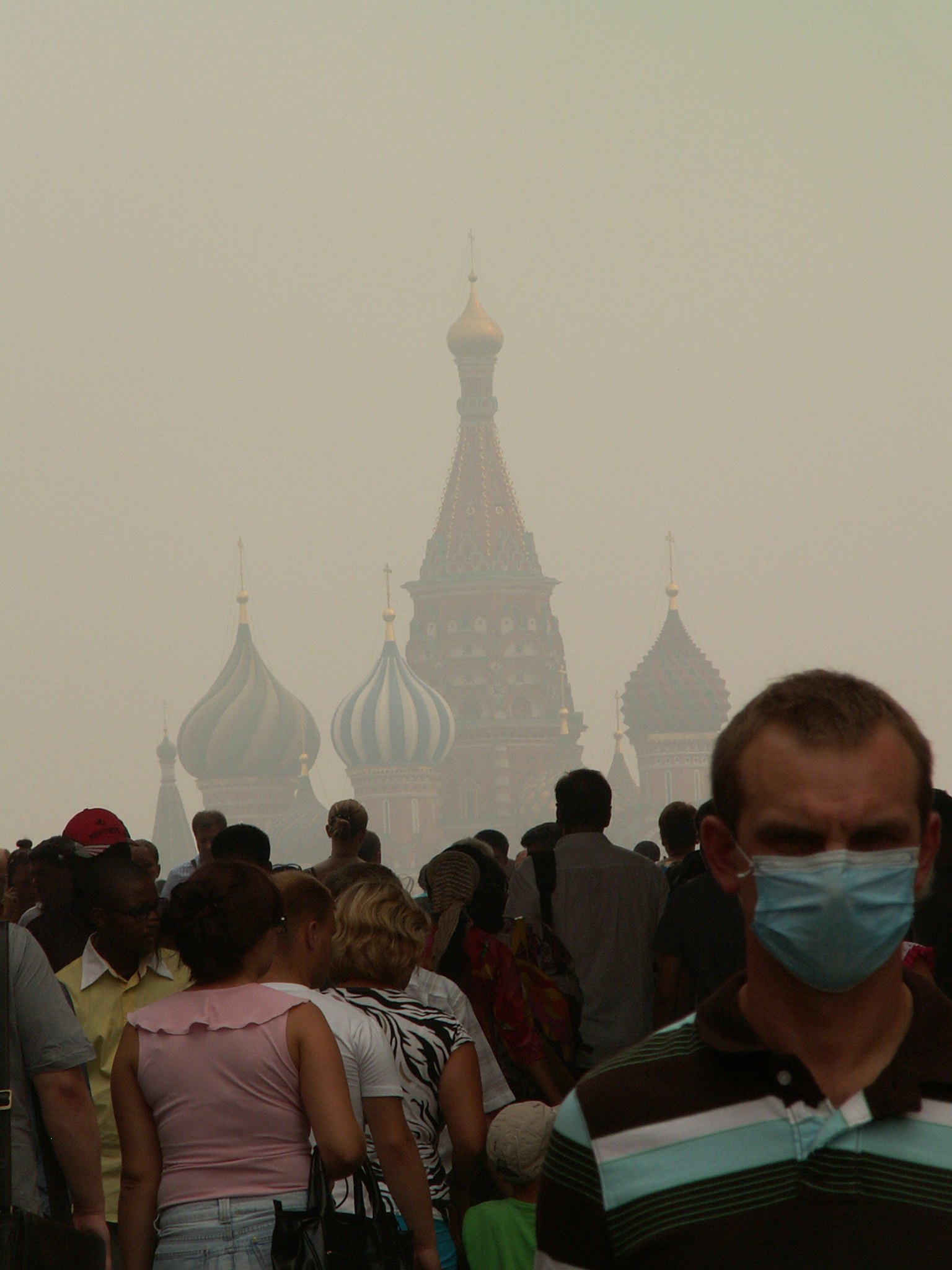 KONICA MINOLTA DiMAGE Z3 sample photo. A foggy day in moscow photography