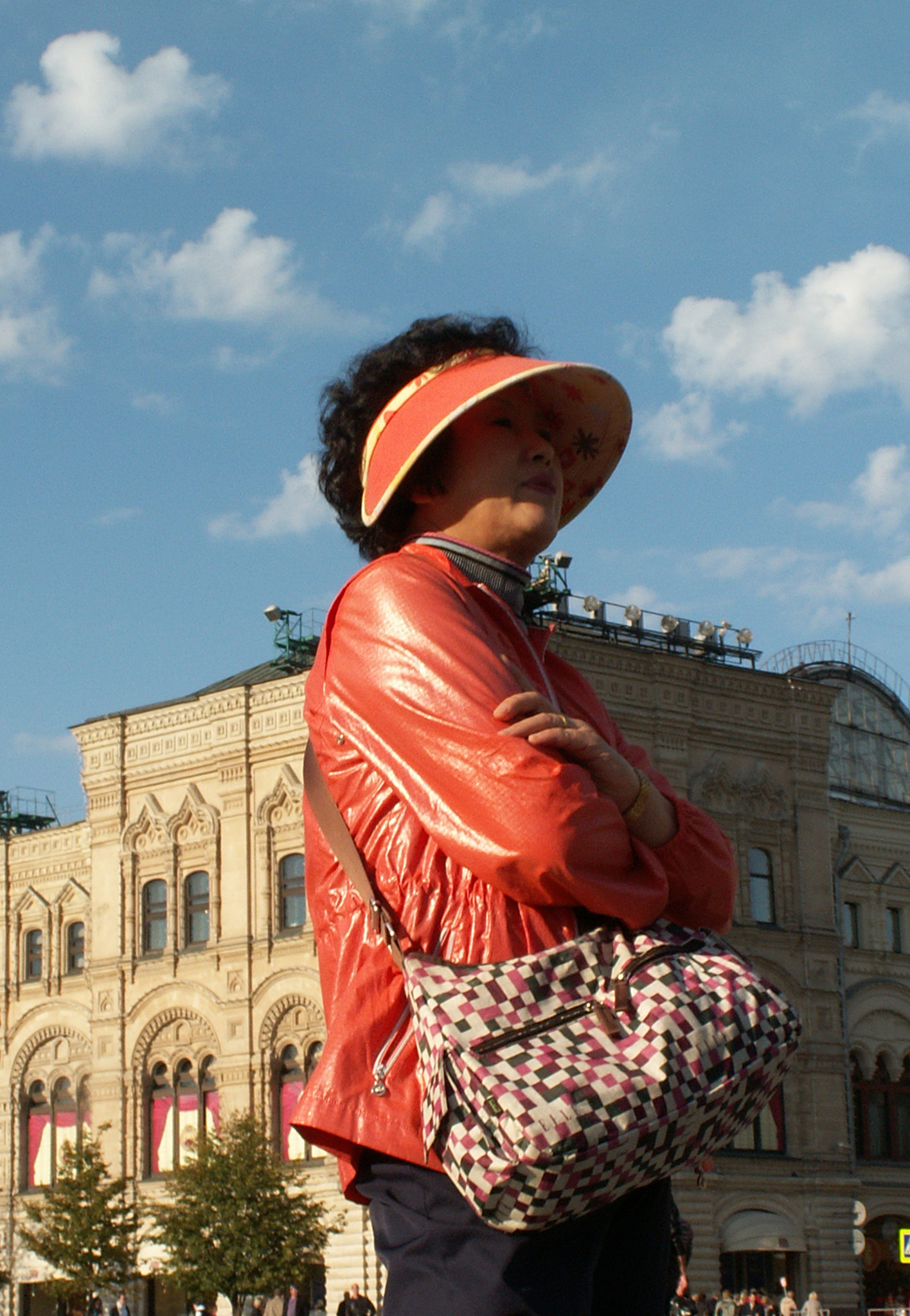 KONICA MINOLTA DiMAGE Z3 sample photo. Lady in red photography