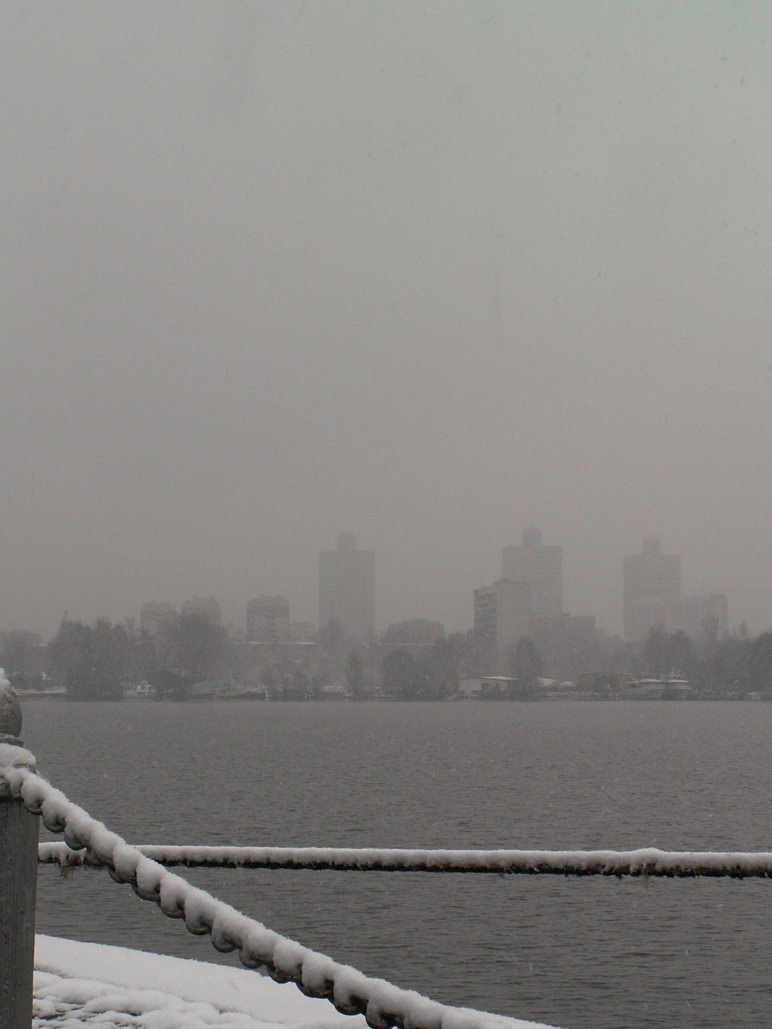 KONICA MINOLTA DiMAGE Z3 sample photo. Cold photography