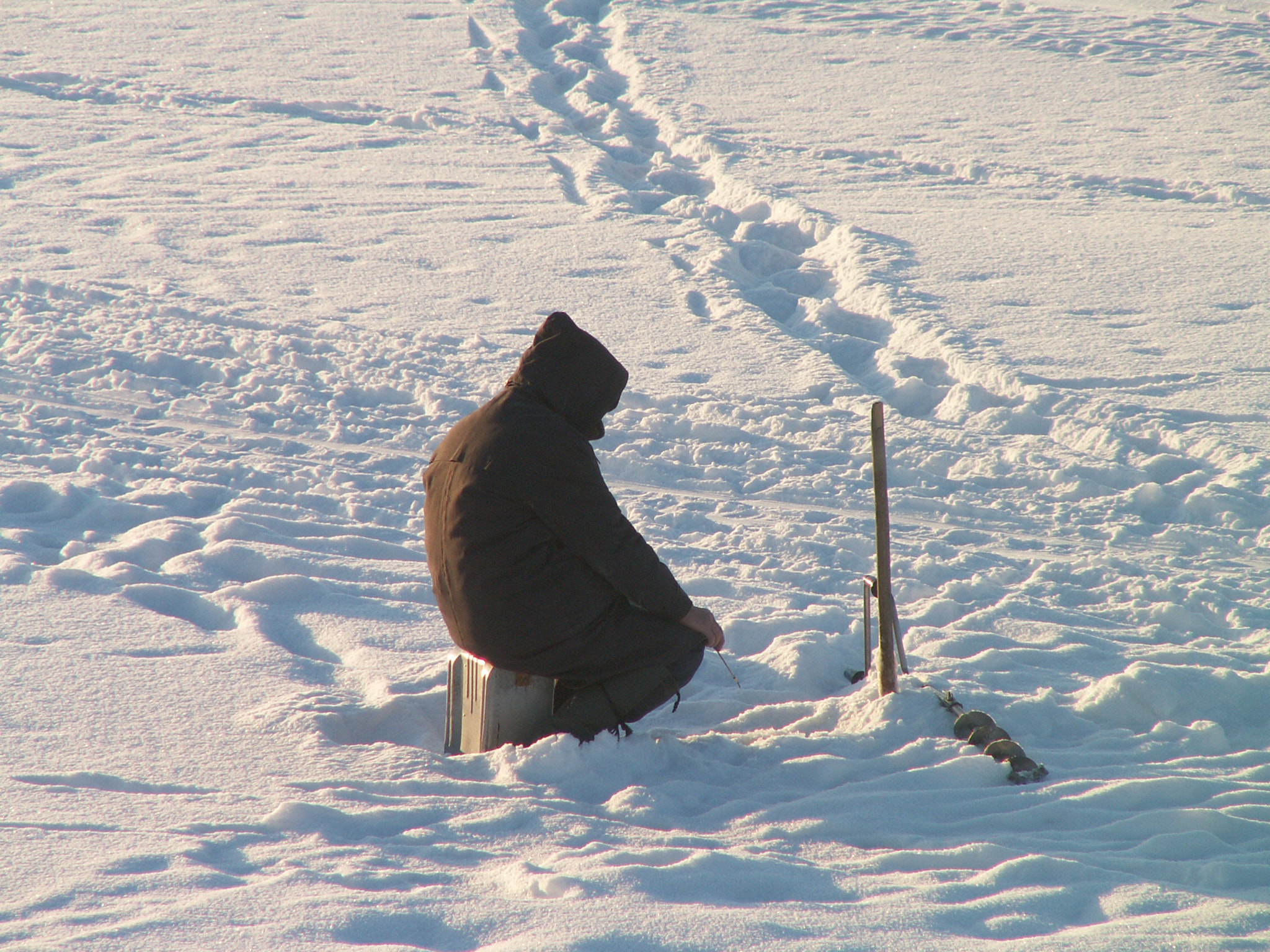 KONICA MINOLTA DiMAGE Z3 sample photo. Fishing on a frozen river photography