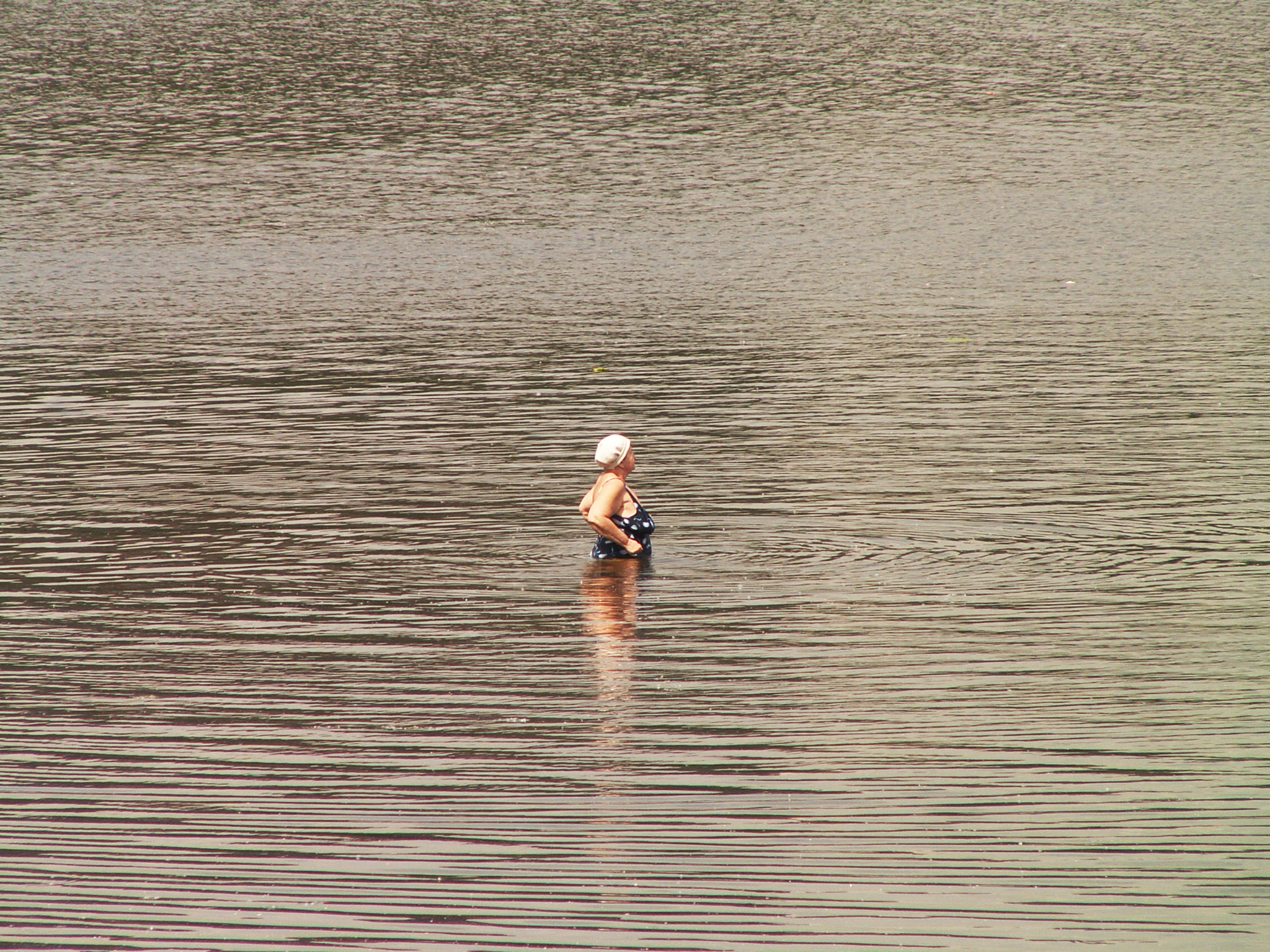 KONICA MINOLTA DiMAGE Z3 sample photo. A bathing lady photography