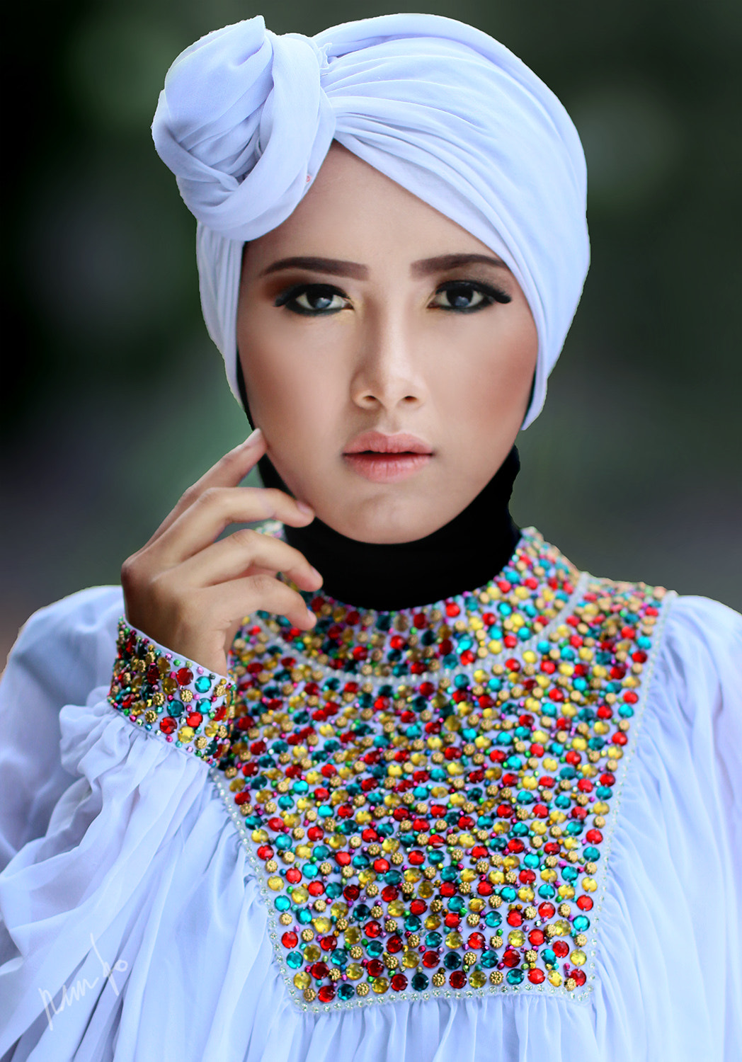Canon EOS 600D (Rebel EOS T3i / EOS Kiss X5) + Canon EF 50mm F1.4 USM sample photo. Beauty with hijab photography