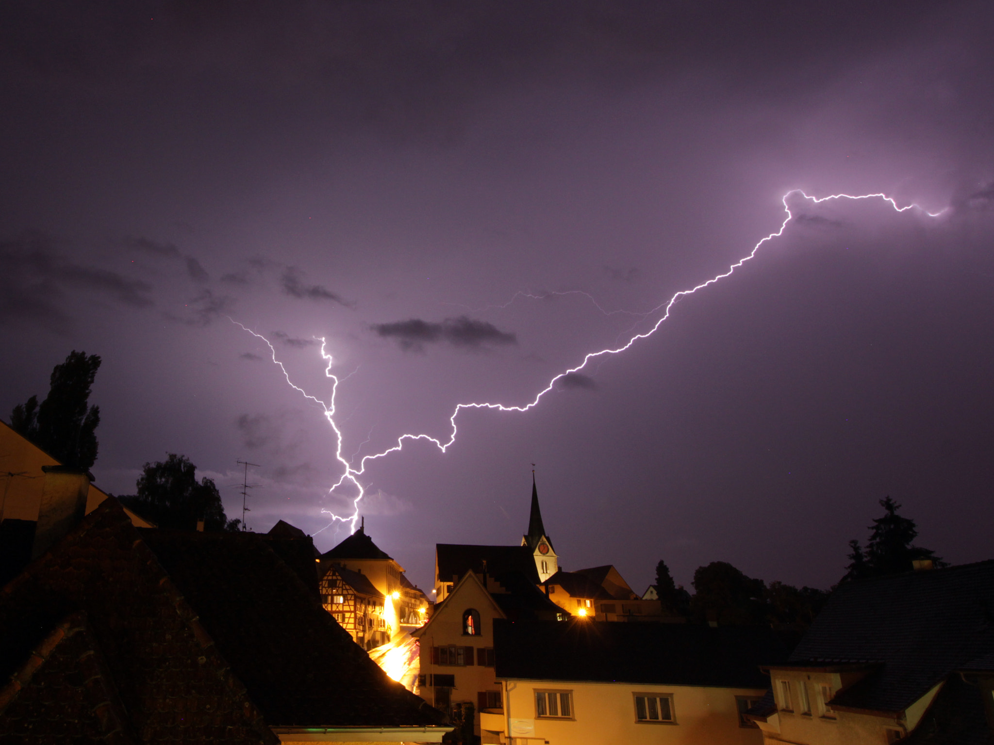 Canon EF-S 10-18mm F4.5–5.6 IS STM sample photo. Lightning photography