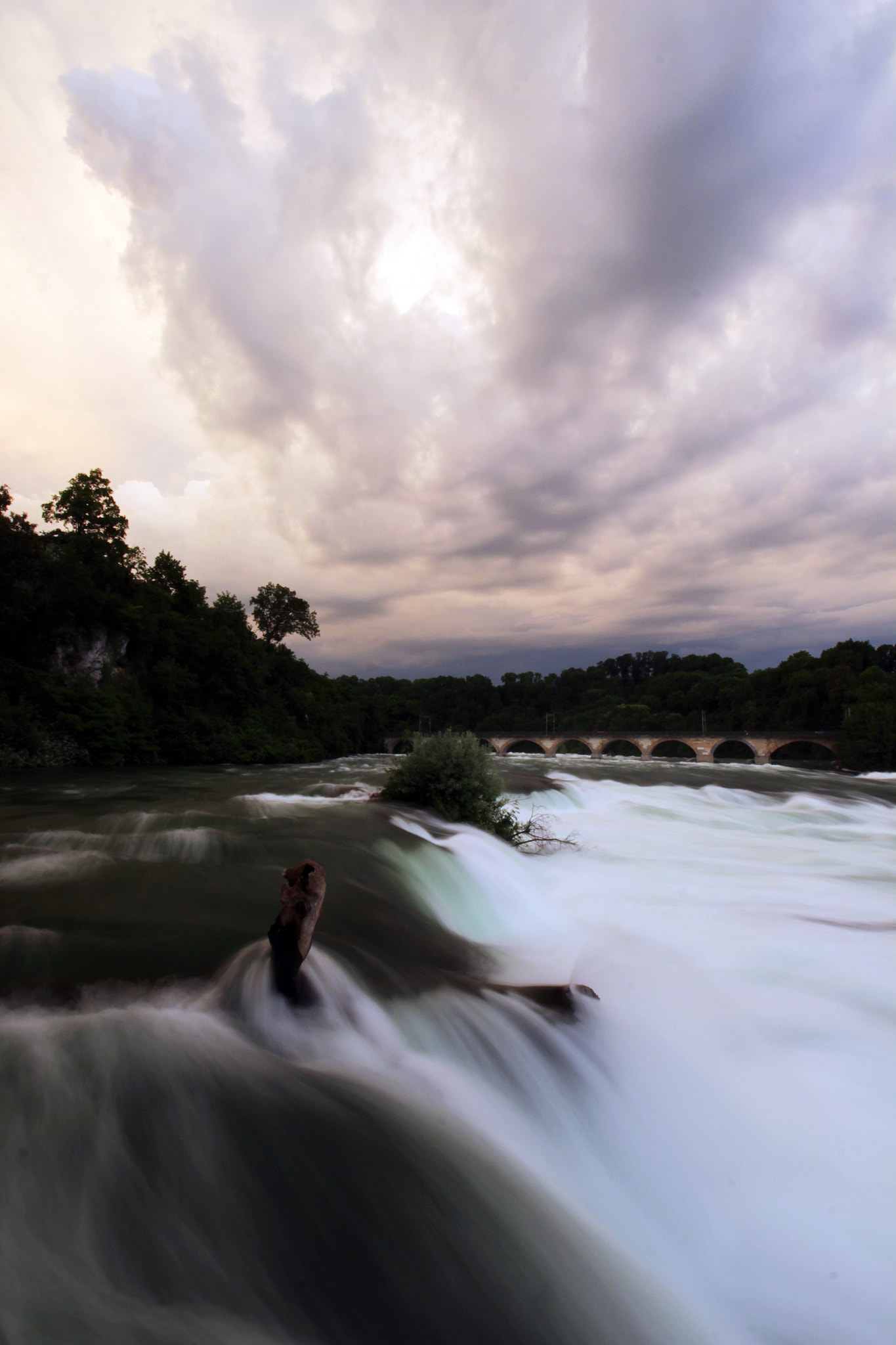 Canon EF-S 10-18mm F4.5–5.6 IS STM sample photo. Rheinfall photography