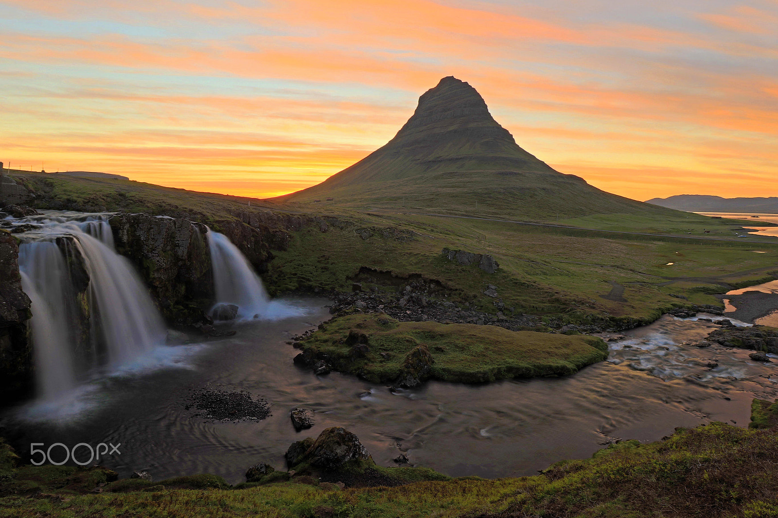 Canon EF-S 10-18mm F4.5–5.6 IS STM sample photo. Kirkjufell evening photography