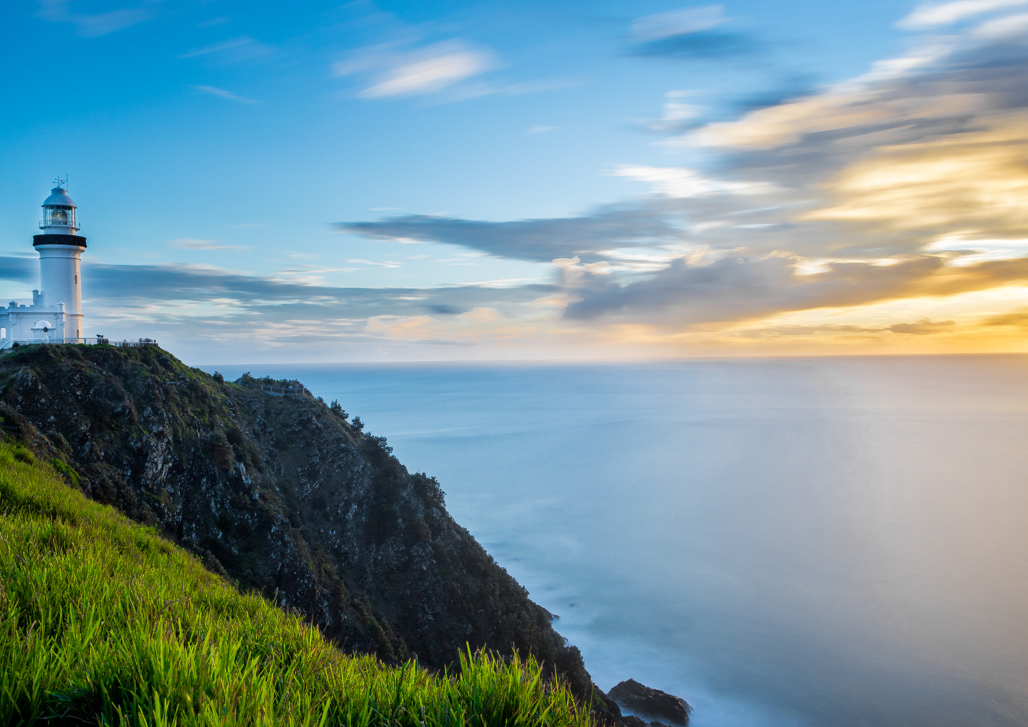 Canon EOS 750D (EOS Rebel T6i / EOS Kiss X8i) + Canon EF 17-40mm F4L USM sample photo. Cape byron lighthouse. photography