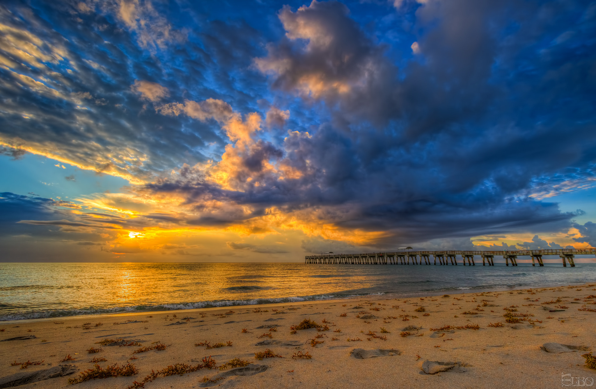 Canon EOS 600D (Rebel EOS T3i / EOS Kiss X5) + Canon EF-S 10-18mm F4.5–5.6 IS STM sample photo. Lake worth beach pier, florida sunrise hdr photography