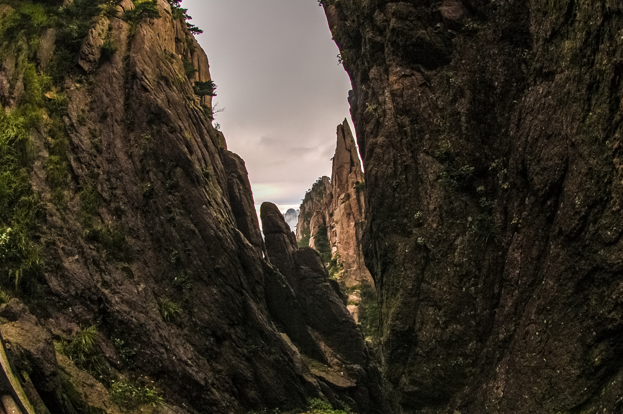 Nikon AF DX Fisheye-Nikkor 10.5mm F2.8G ED sample photo. Huangshan photography