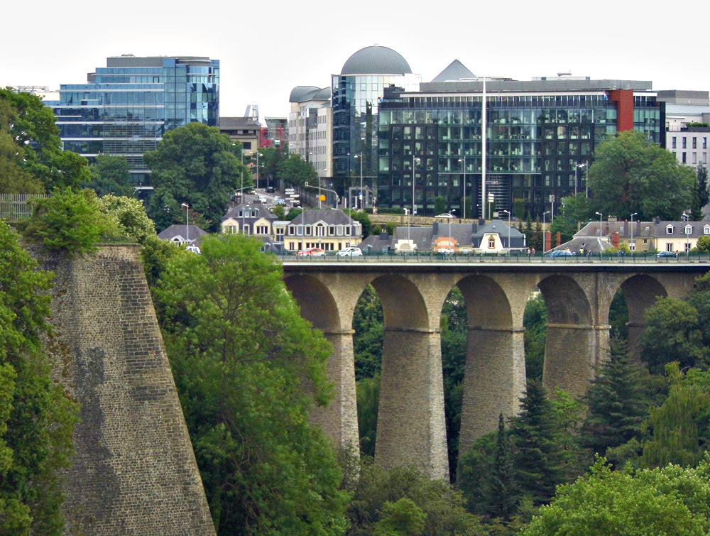Panasonic Lumix DMC-LZ30 sample photo. One end of the passerelle viaduct photography