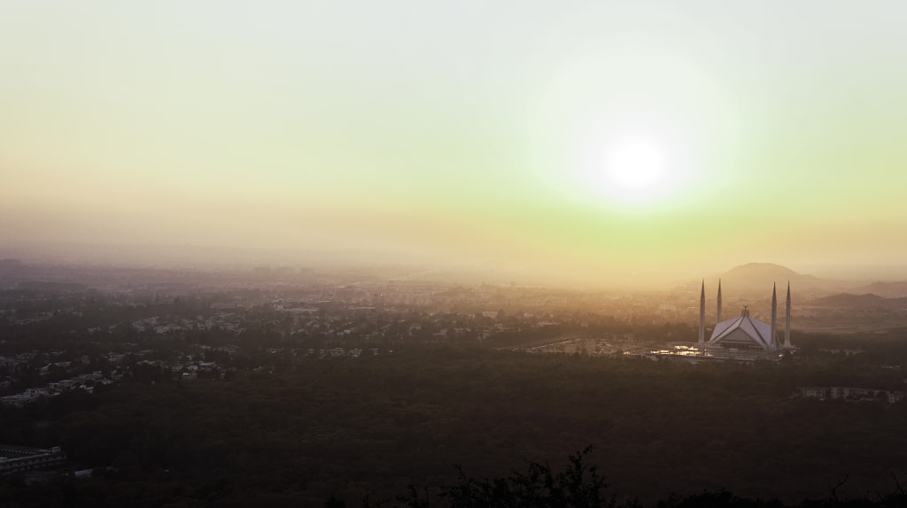 Shah Faisal Mosque by Raheel Majeed on 500px.com