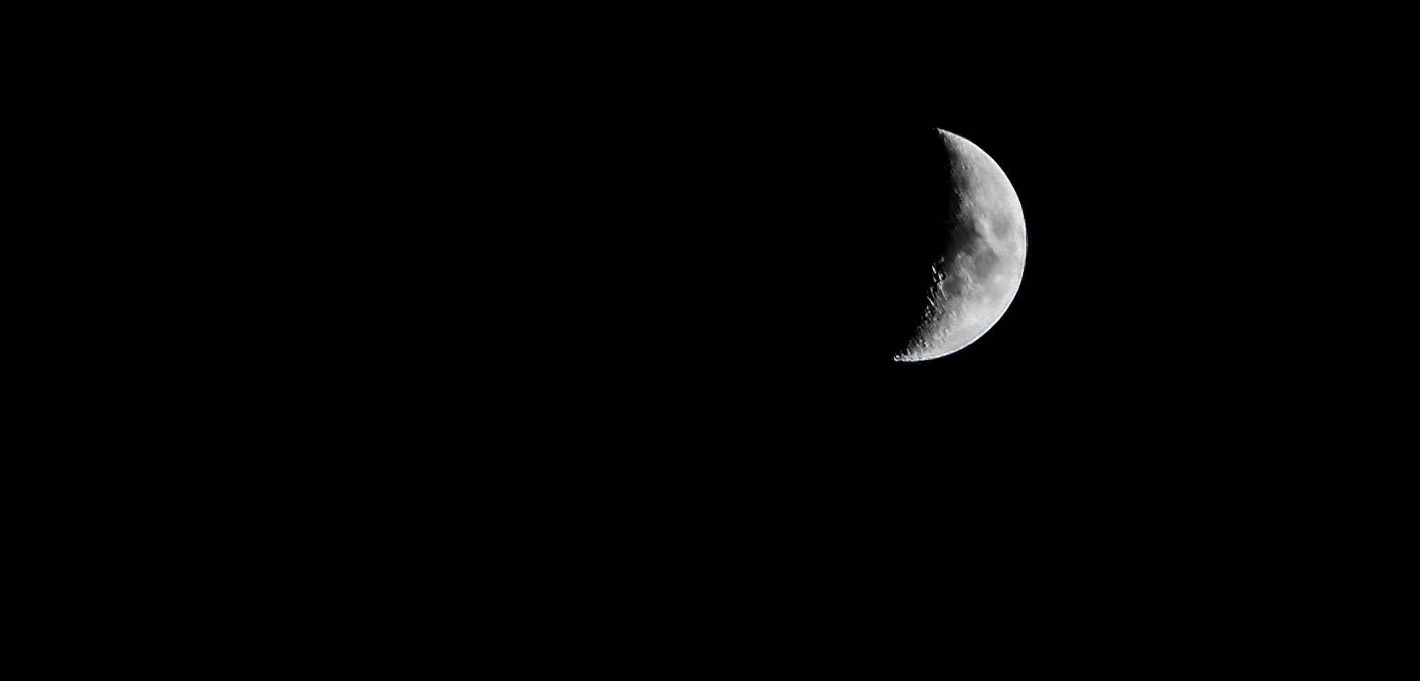 Sony Alpha NEX-F3 + Sony E 55-210mm F4.5-6.3 OSS sample photo. Waxing crescent photography