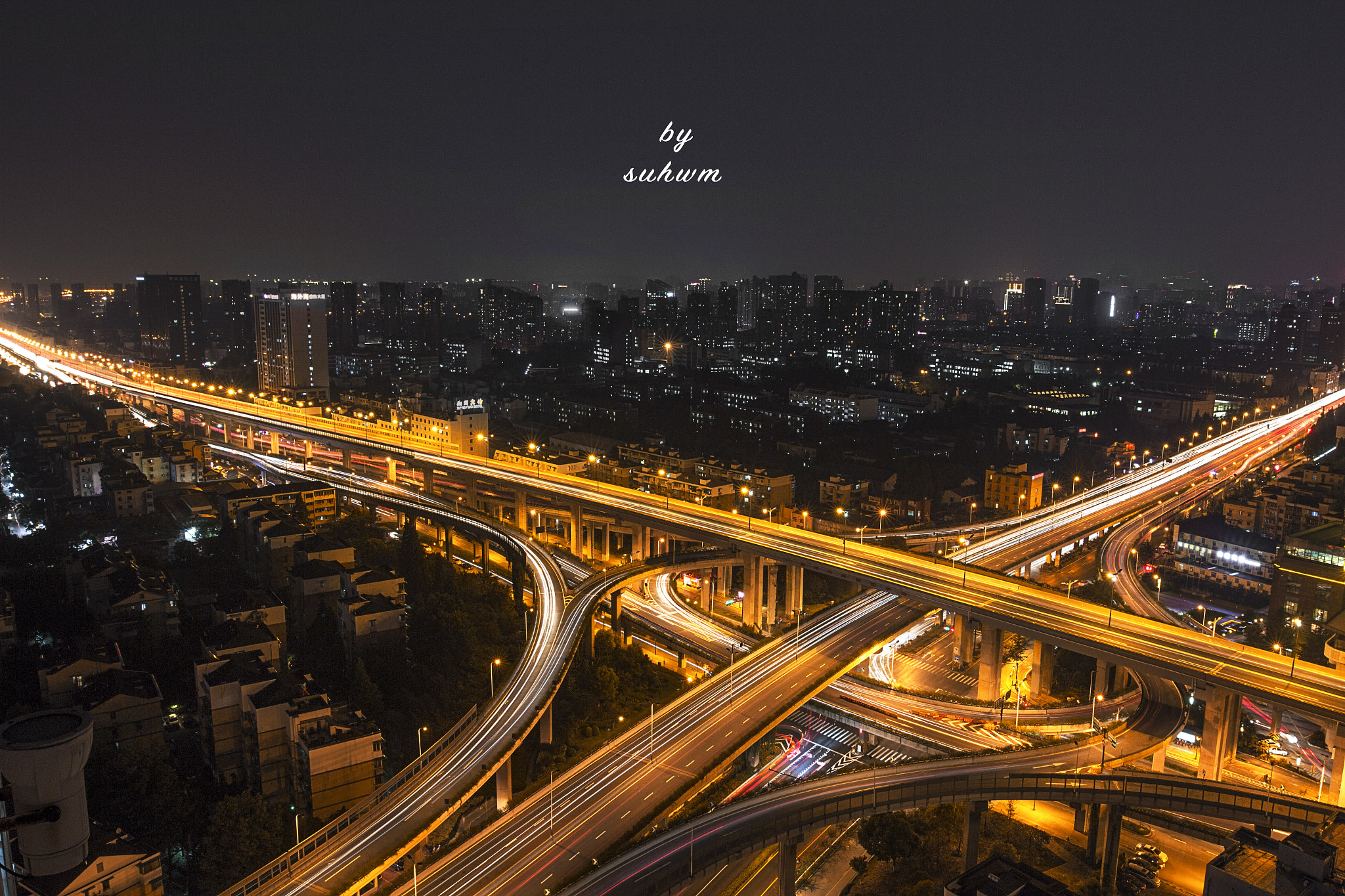 Canon EOS 600D (Rebel EOS T3i / EOS Kiss X5) + Canon EF 16-35mm F4L IS USM sample photo. Pulse of hangzhou photography