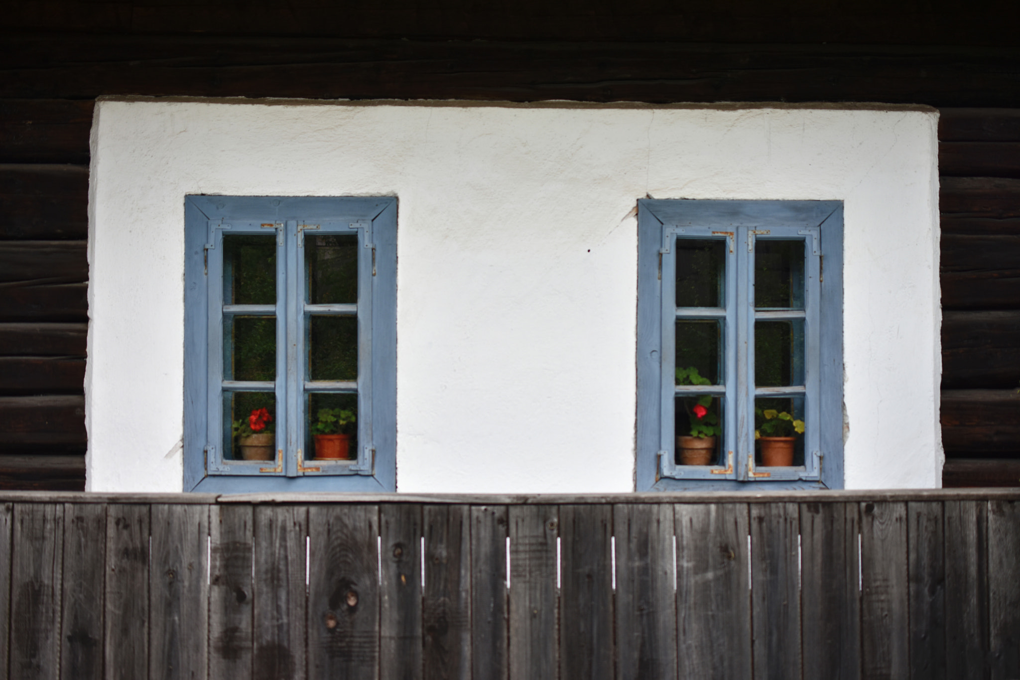 AF Zoom-Nikkor 35-135mm f/3.5-4.5 sample photo. Symmetry photography