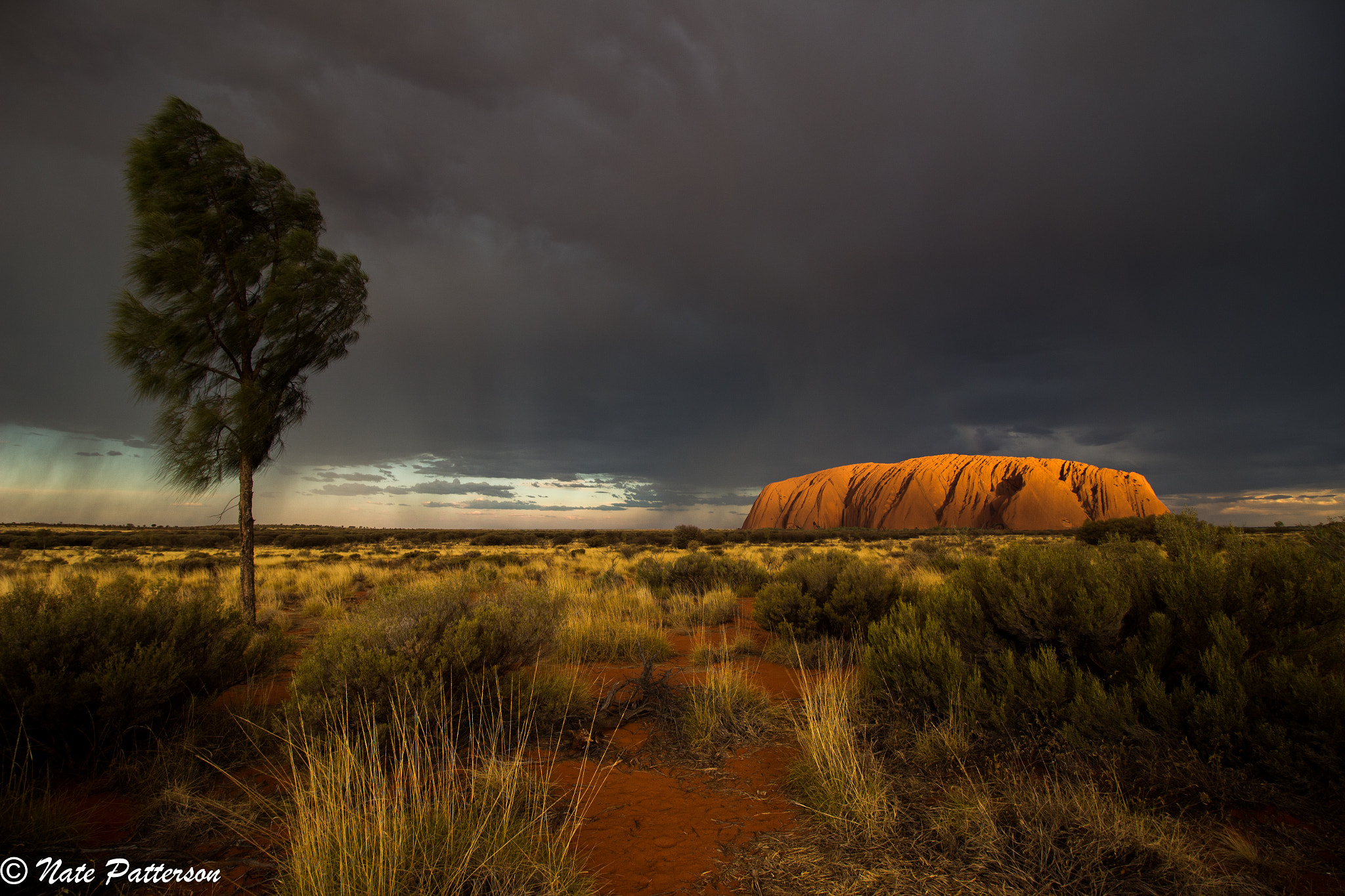 Canon EF-S 10-18mm F4.5–5.6 IS STM sample photo. Stormy sunset @ uluru. photography