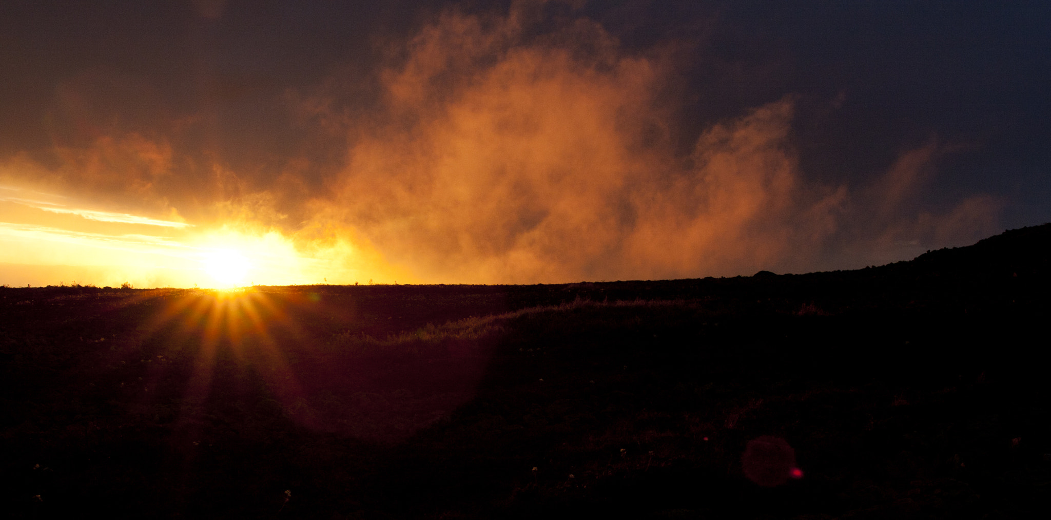 Canon EOS 40D + Sigma 20mm EX f/1.8 sample photo. Sunset in clouds photography