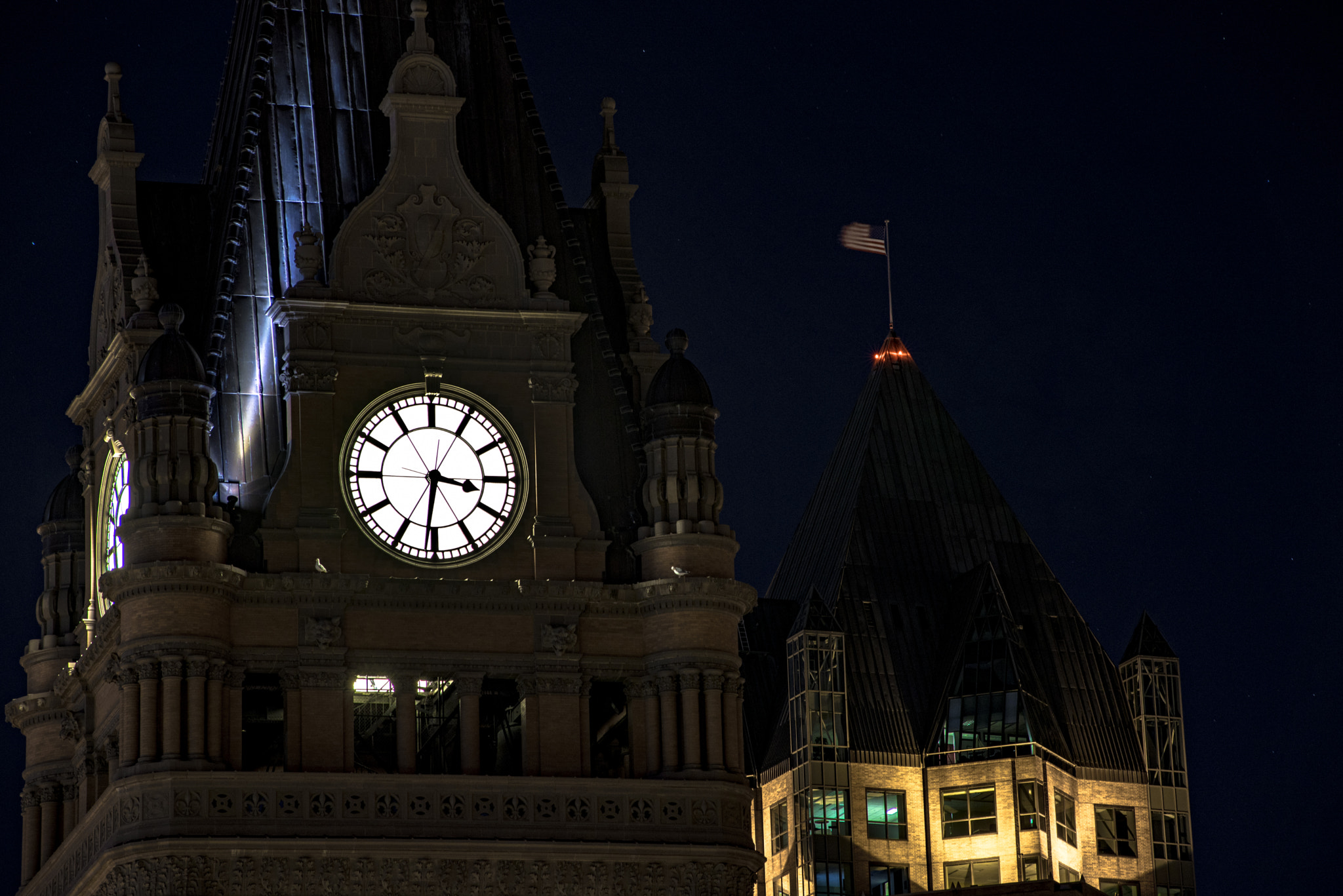 Sigma 70-300mm F4-5.6 APO DG Macro sample photo. Milwaukee clock tower photography