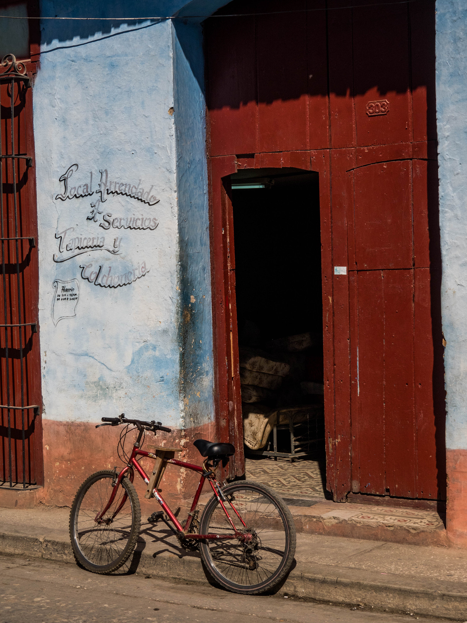 Olympus OM-D E-M5 II sample photo. Cuban delivery photography