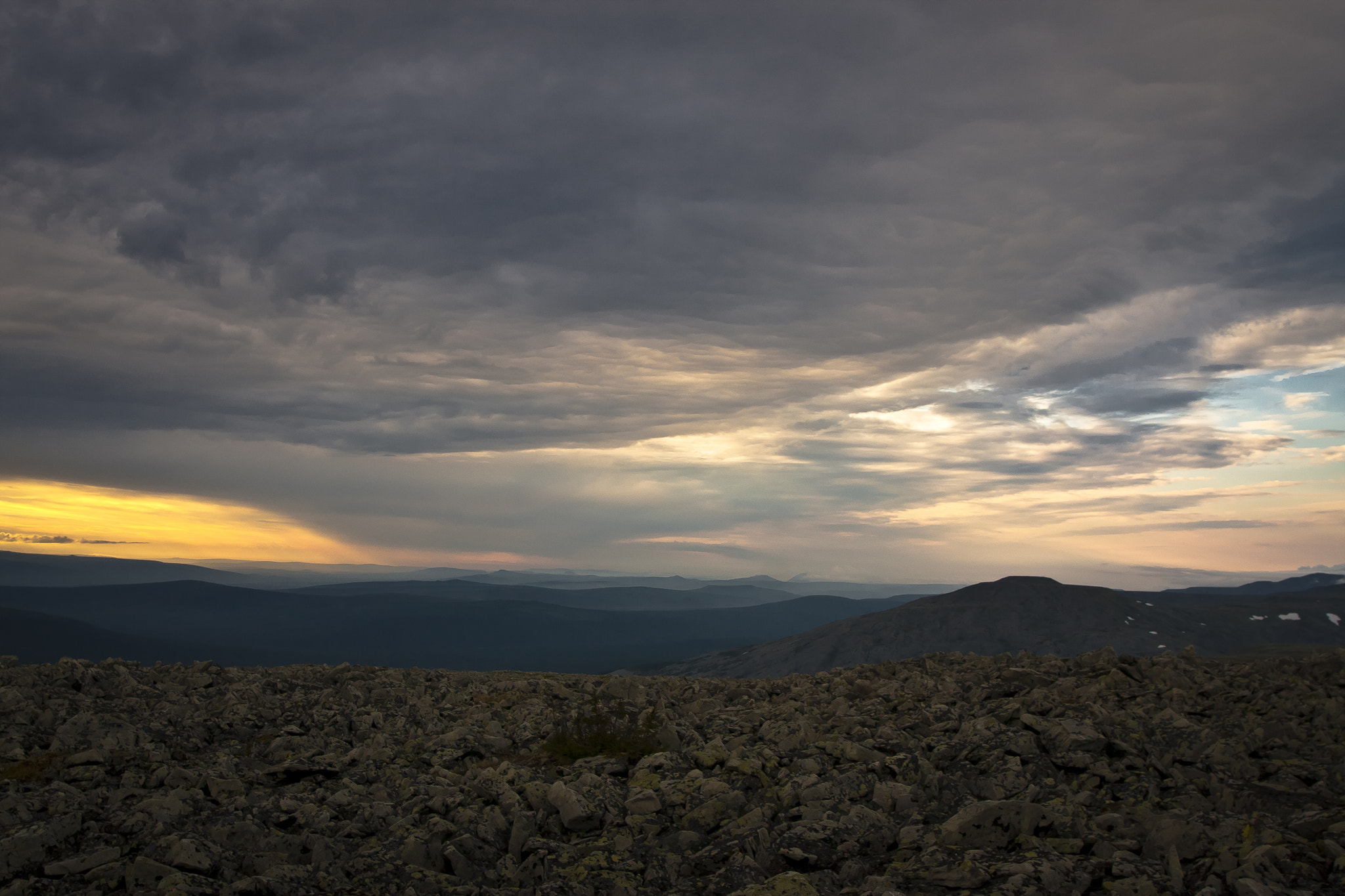 Canon EOS 40D + Sigma 20mm EX f/1.8 sample photo. Sunset in rain photography