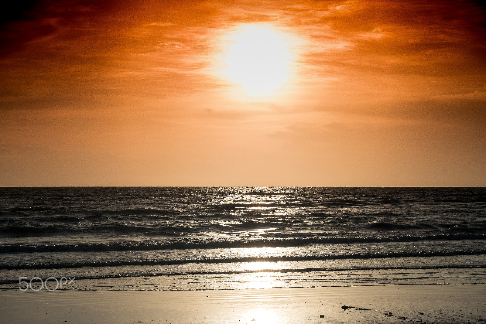 Fujifilm X-A2 + Fujifilm XC 50-230mm F4.5-6.7 OIS II sample photo. Summer time on sky and sand of beach photography