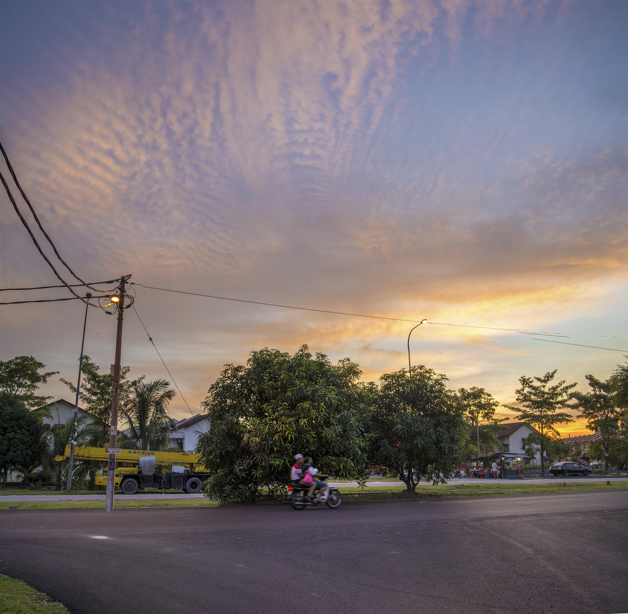 AF Zoom-Nikkor 28-80mm f/3.3-5.6G sample photo. Sunset riders photography
