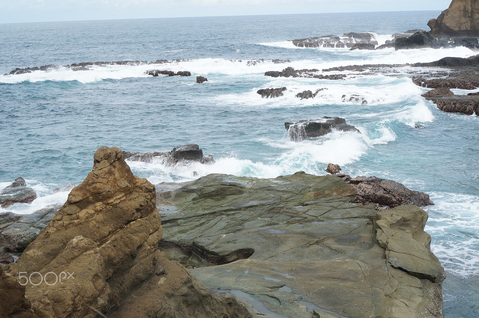 Sony Alpha NEX-6 + Sony E 35mm F1.8 OSS sample photo. Rocky beach photography