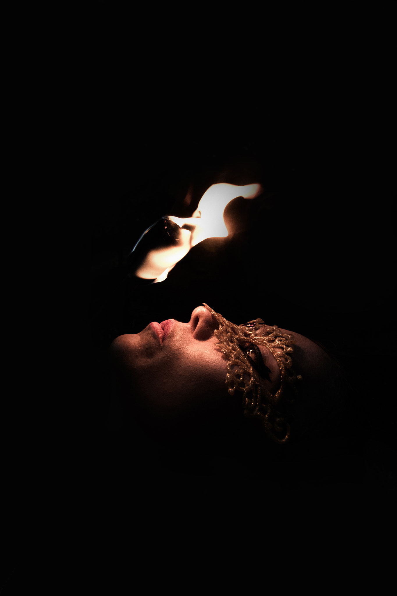 Canon EF-S 10-18mm F4.5–5.6 IS STM sample photo. Kissing the fire photography